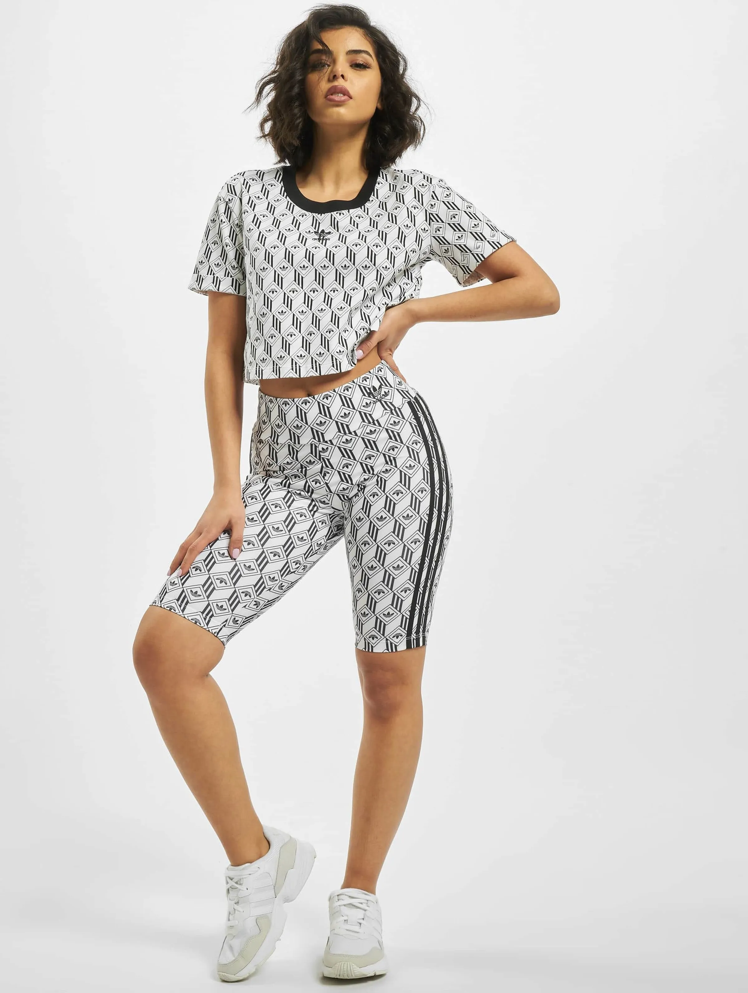 ADIDAS ORIGINALS ADIDAS CROPPED TSHIRT