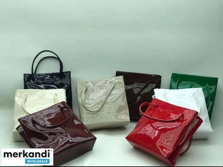 Amplíe su colección con bolsos de mujer de Turquía, que están muy de moda y están disponibles en una variedad de colores.
