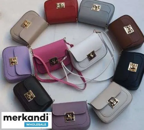 Aporta no solo calidad, sino también un toque de moda a tu vida cotidiana con nuestros bolsos de mujer, gracias a una selección 
