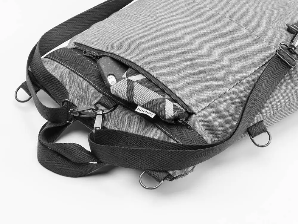 BOLSOMOCHILA GRIS PLATA DE TAPICERíA RECICLADA