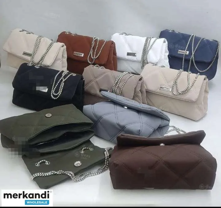 Bolsos de moda para mujer con una variedad de opciones de color y estilo.