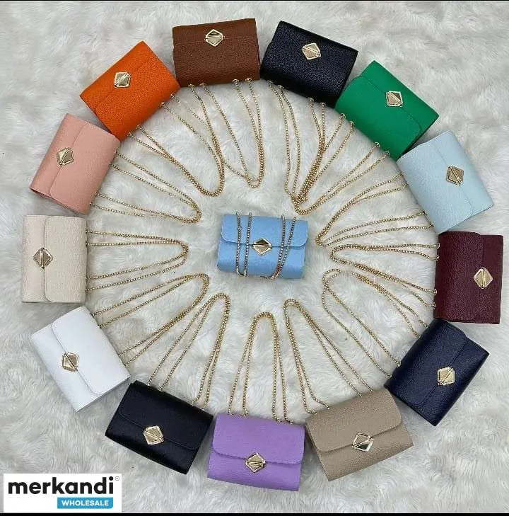 Bolsos de moda para mujer con una variedad de opciones de color y estilo.
