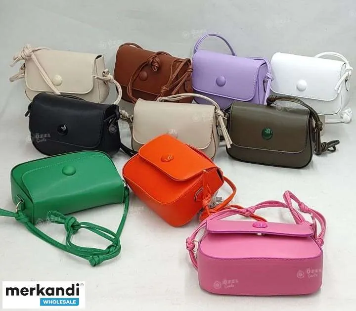 Bolsos de moda para mujer con una variedad de opciones de color y estilo.