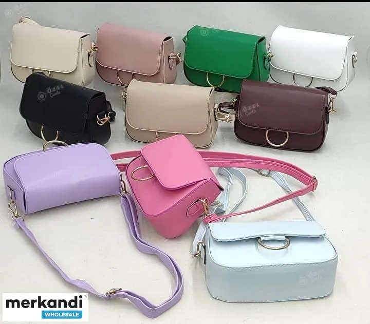 Bolsos de moda para mujer con una variedad de opciones de color y estilo.