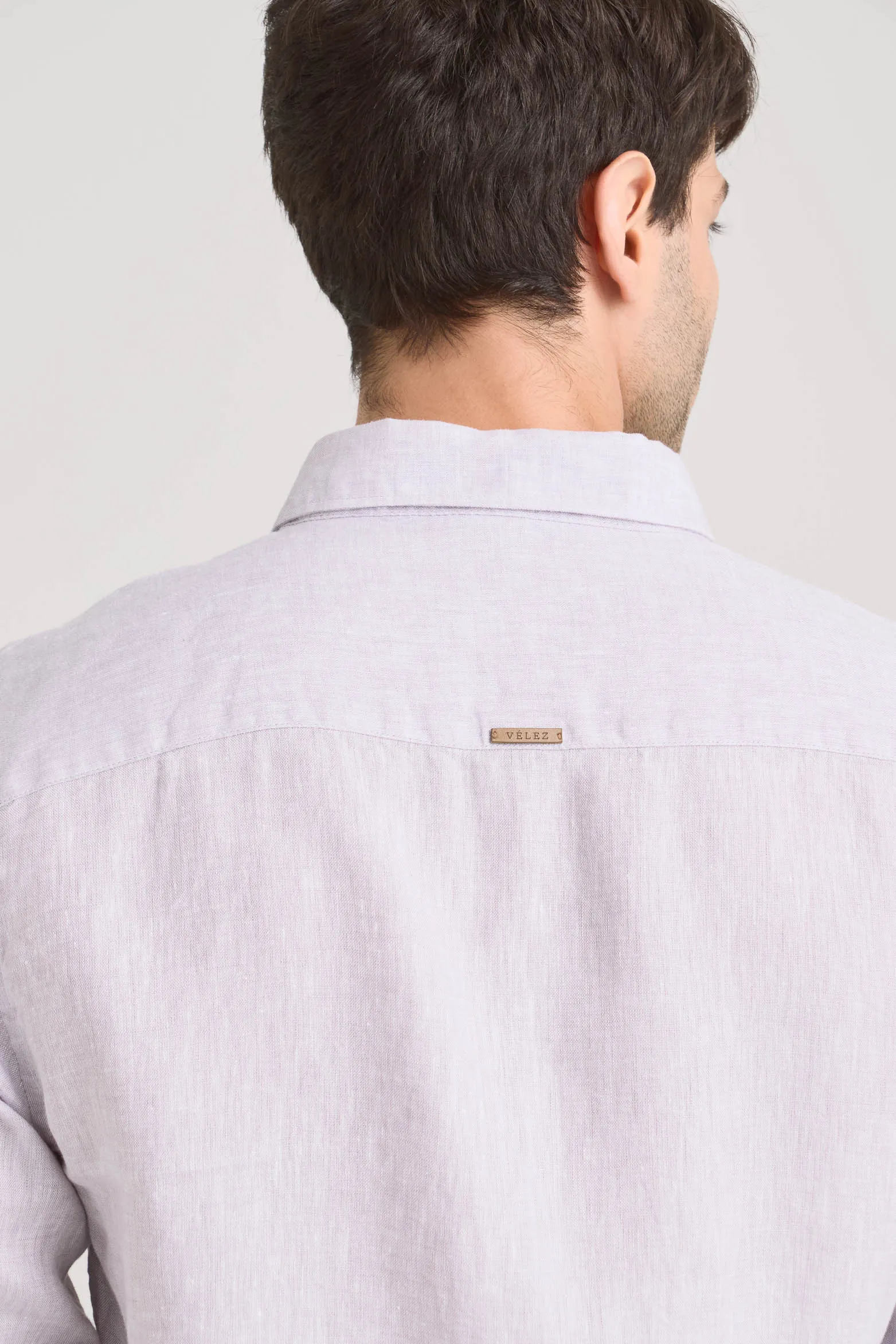 Camisa manga larga en lino para hombre silueta semi ajustada