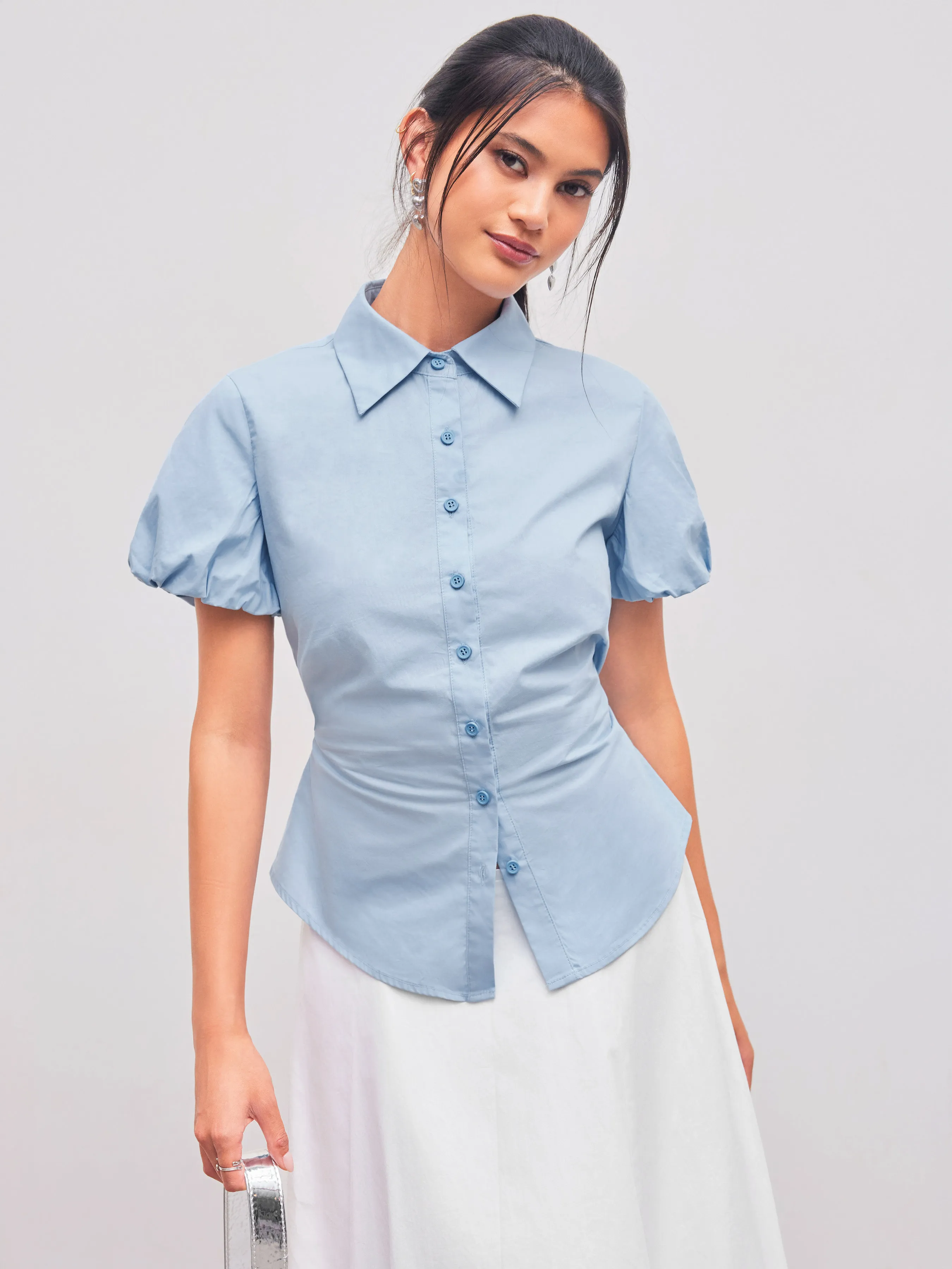 Camisa sólida con botones y manga abullonada
