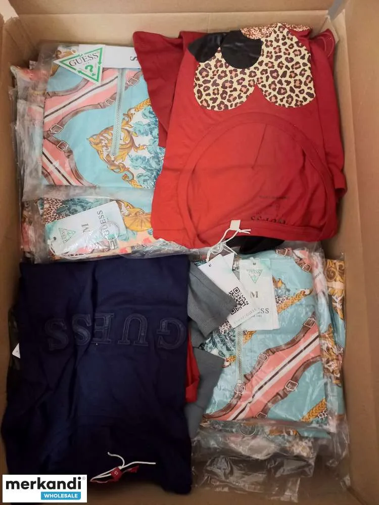Camisetas de mujer Stock Guess