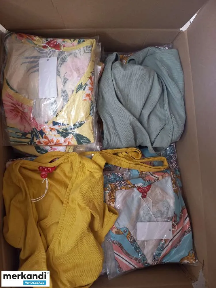 Camisetas de mujer Stock Guess