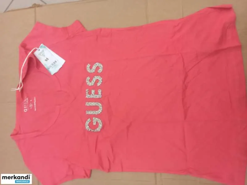 Camisetas de mujer Stock Guess