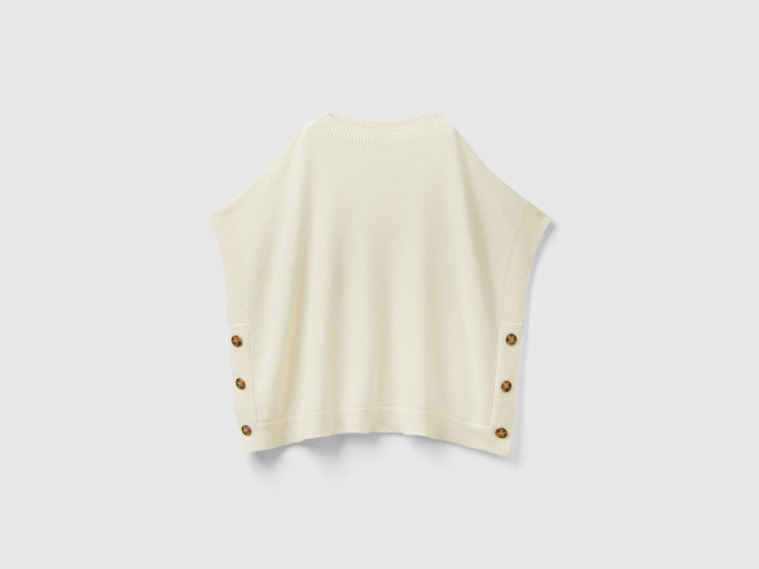 Capa con cuello barco
