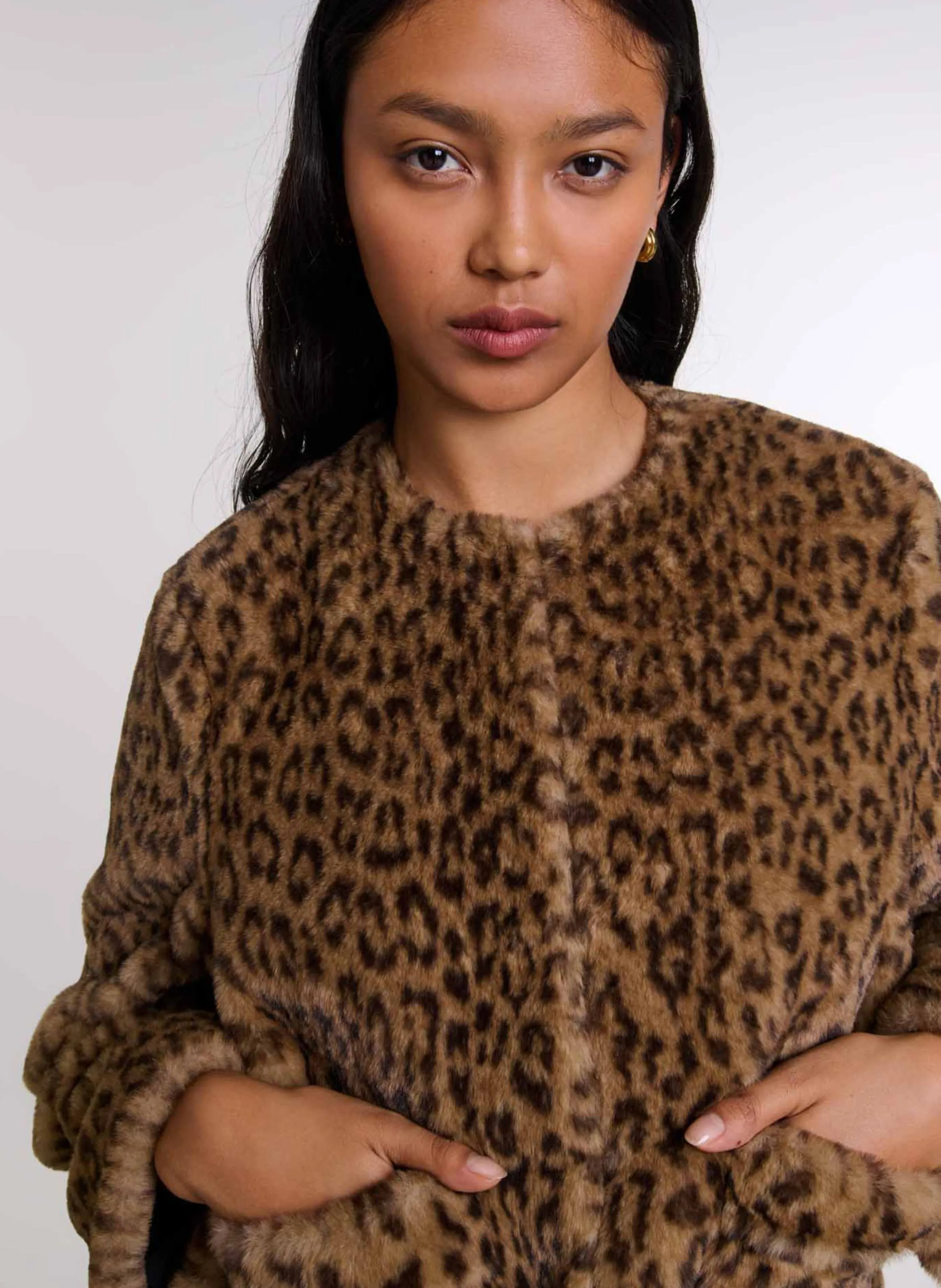 Chaqueta corta de efecto piel de leopardo en multicolor