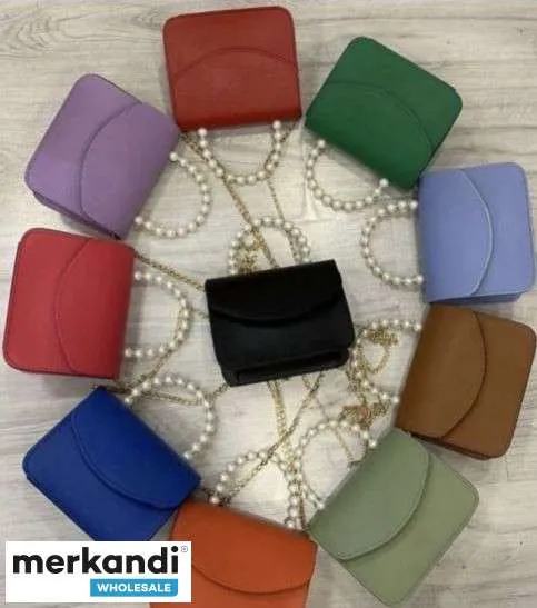 Elija entre una variedad de opciones de color para bolsos de mujer de Turquía que están súper de moda.