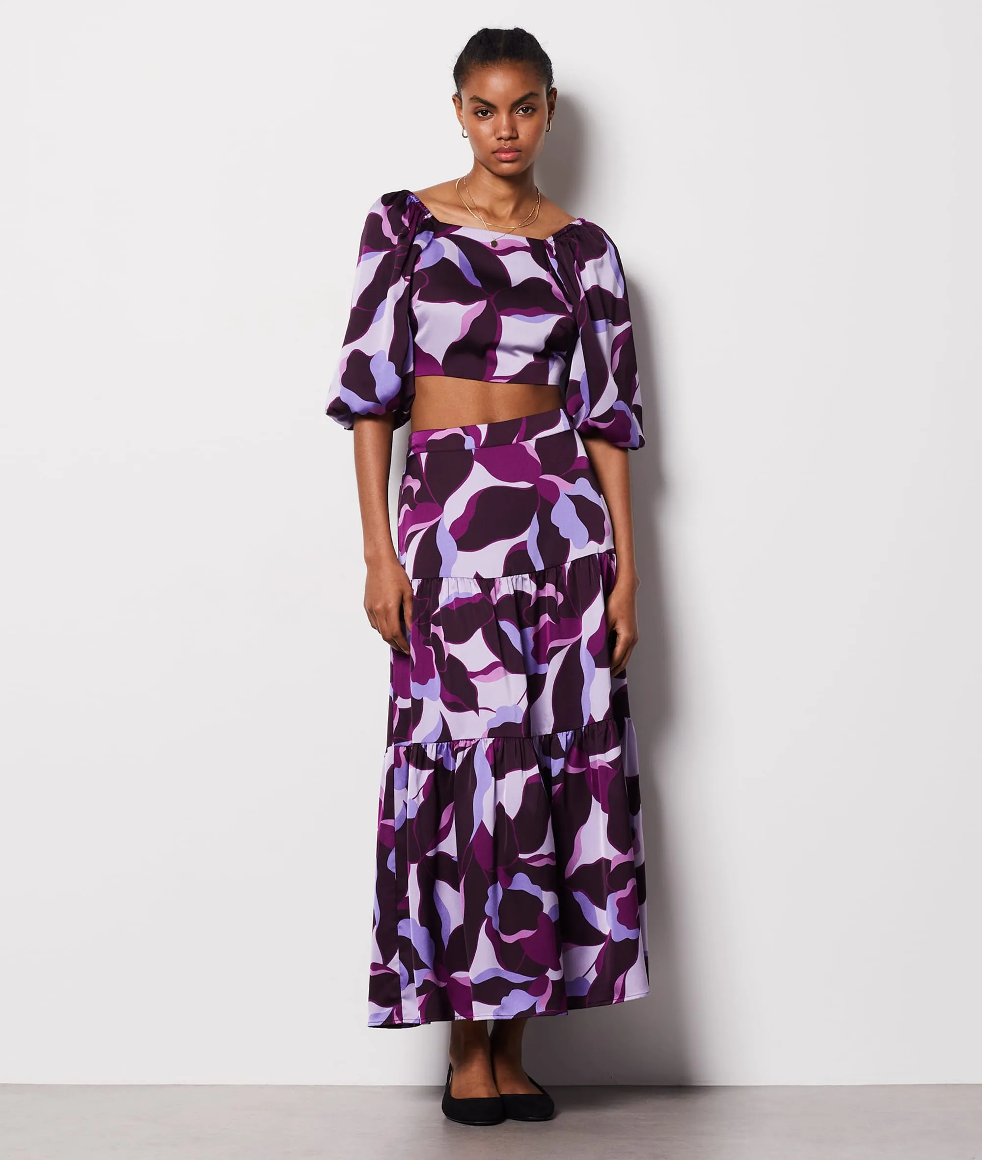 FALDA LARGA ESTAMPADA UZES IMP FD VIOLET.  ETAM
