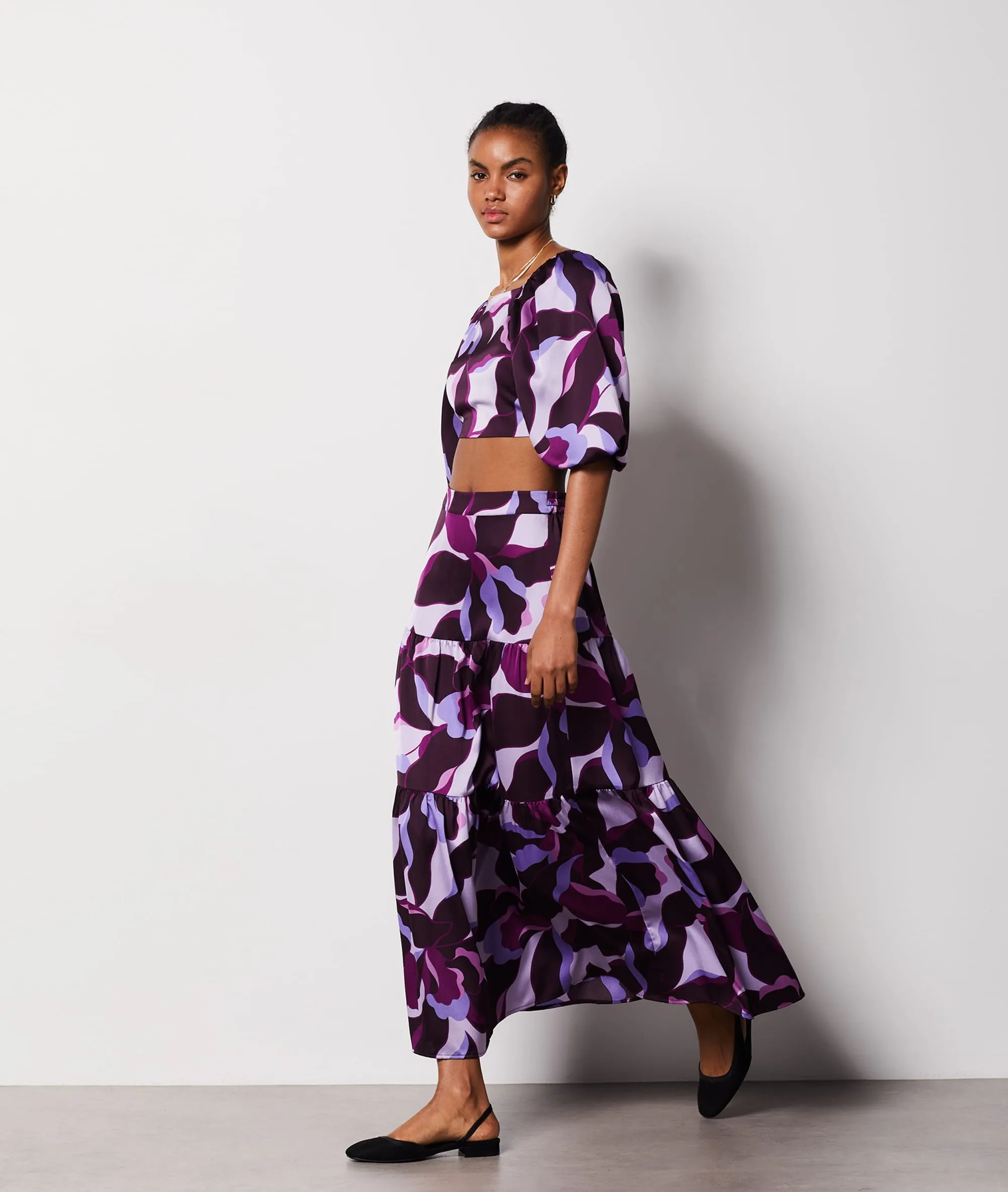 FALDA LARGA ESTAMPADA UZES IMP FD VIOLET.  ETAM