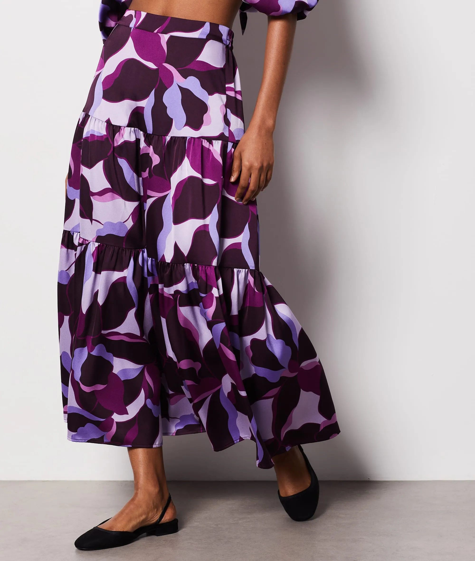 FALDA LARGA ESTAMPADA UZES IMP FD VIOLET.  ETAM