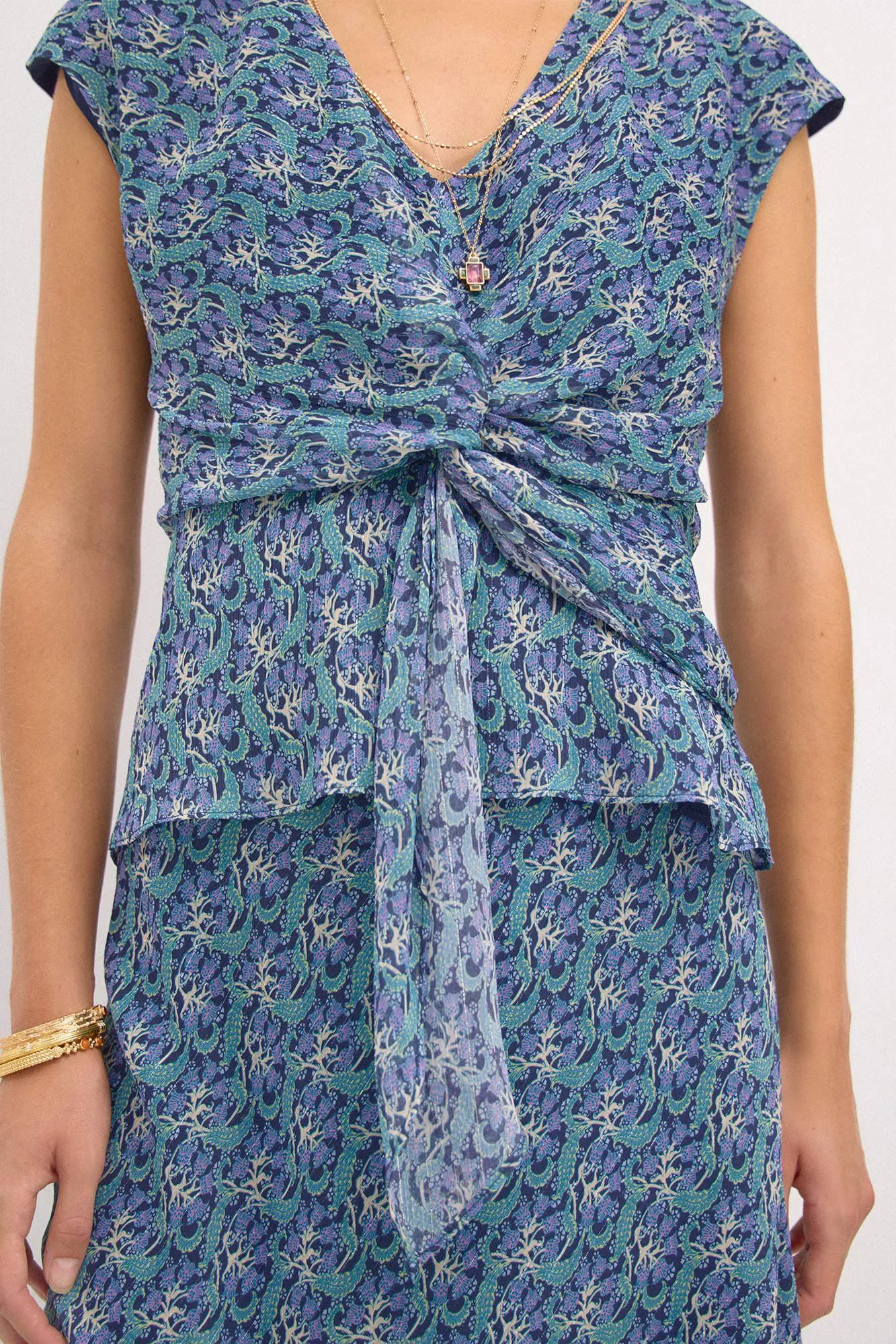 Hoss Intropia Camelia. Top nudo estampado lurex.