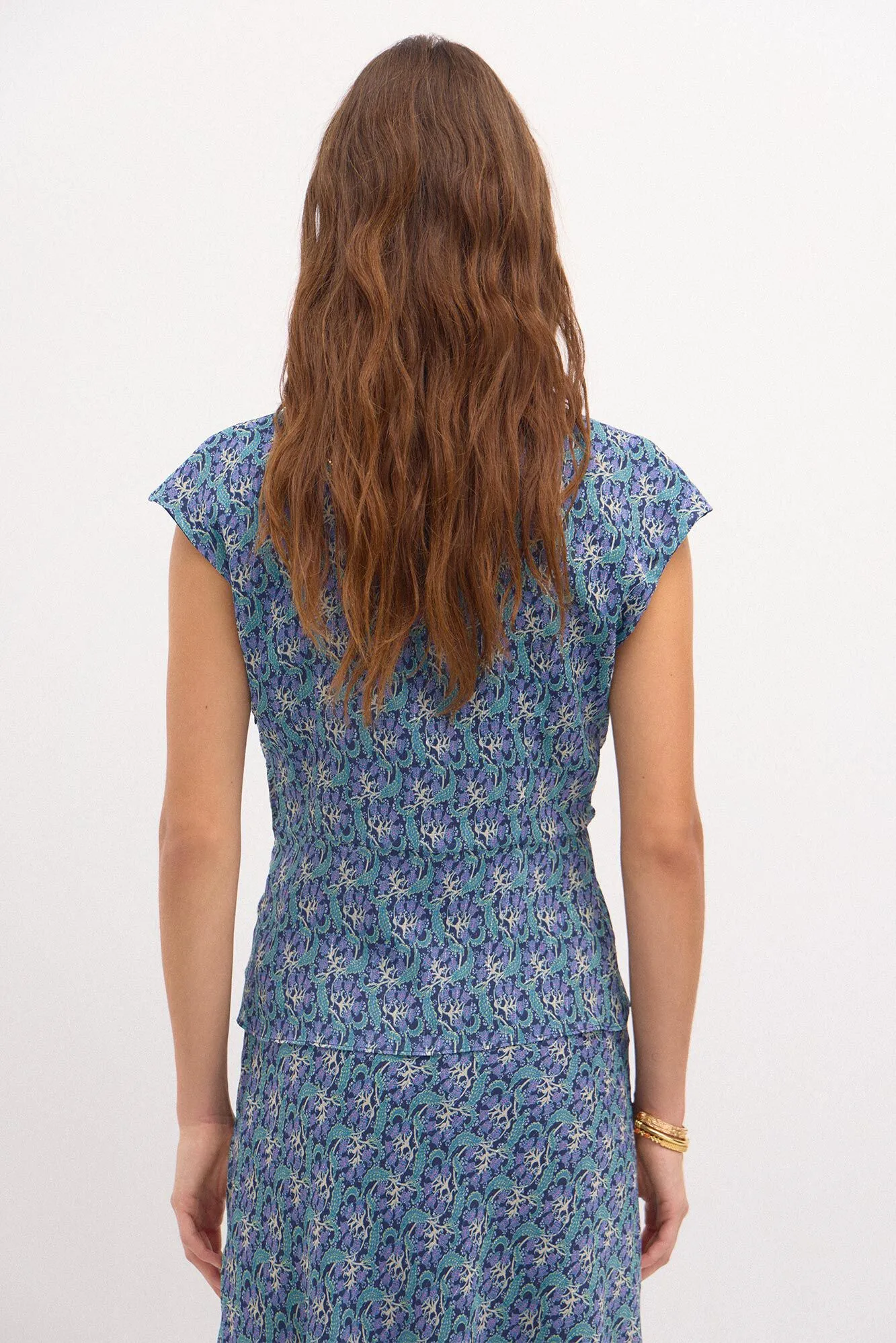 Hoss Intropia Camelia. Top nudo estampado lurex.