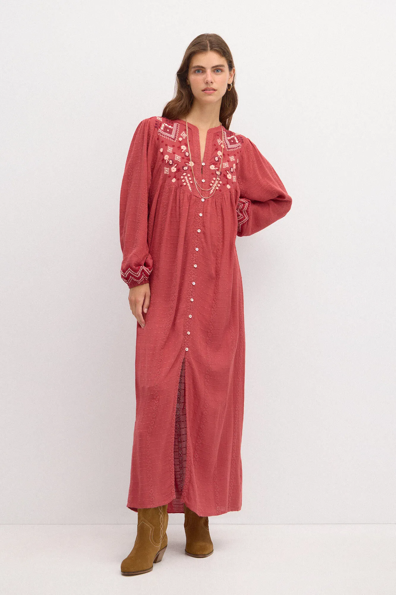 Hoss Intropia Carola. Vestido bordado.