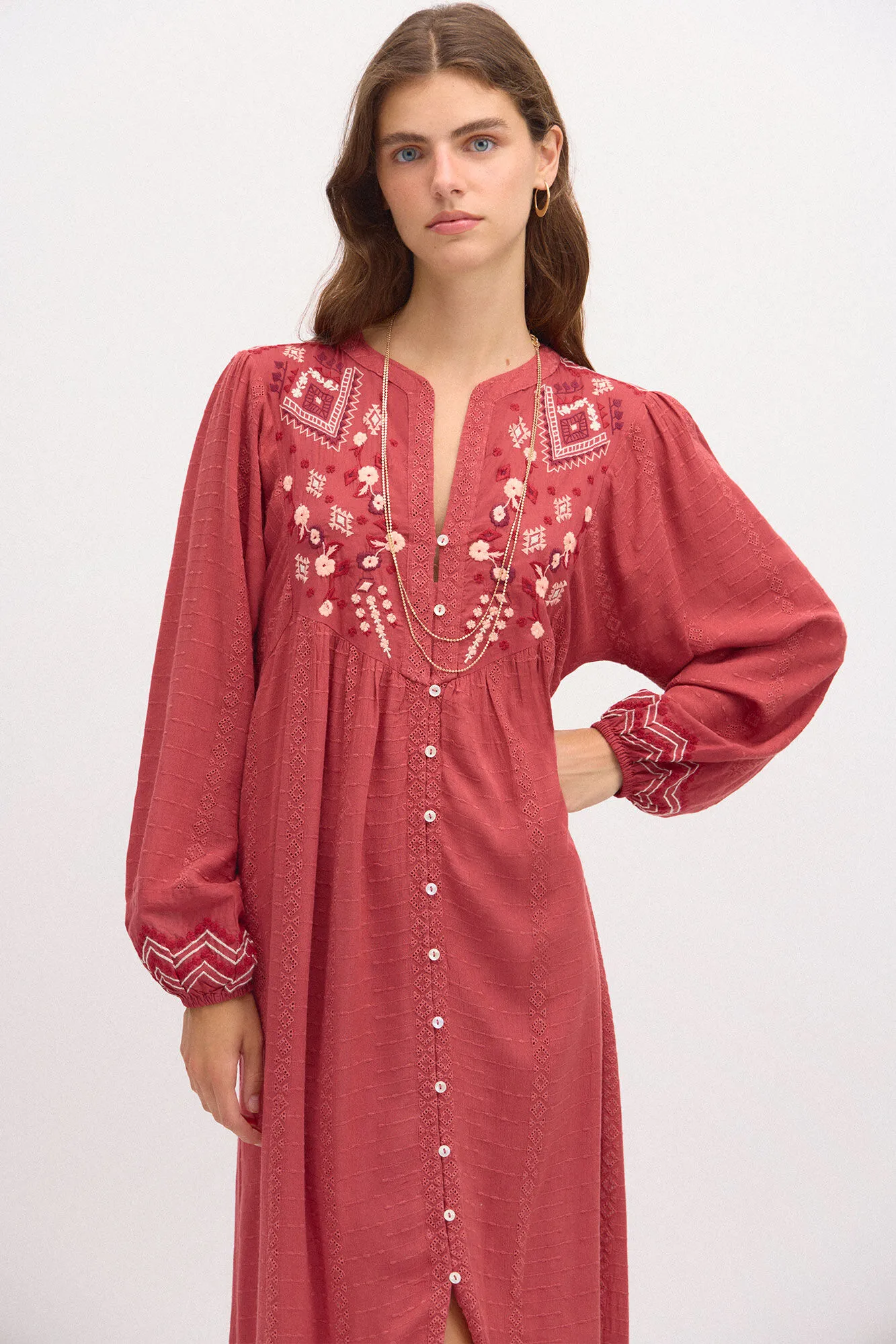 Hoss Intropia Carola. Vestido bordado.