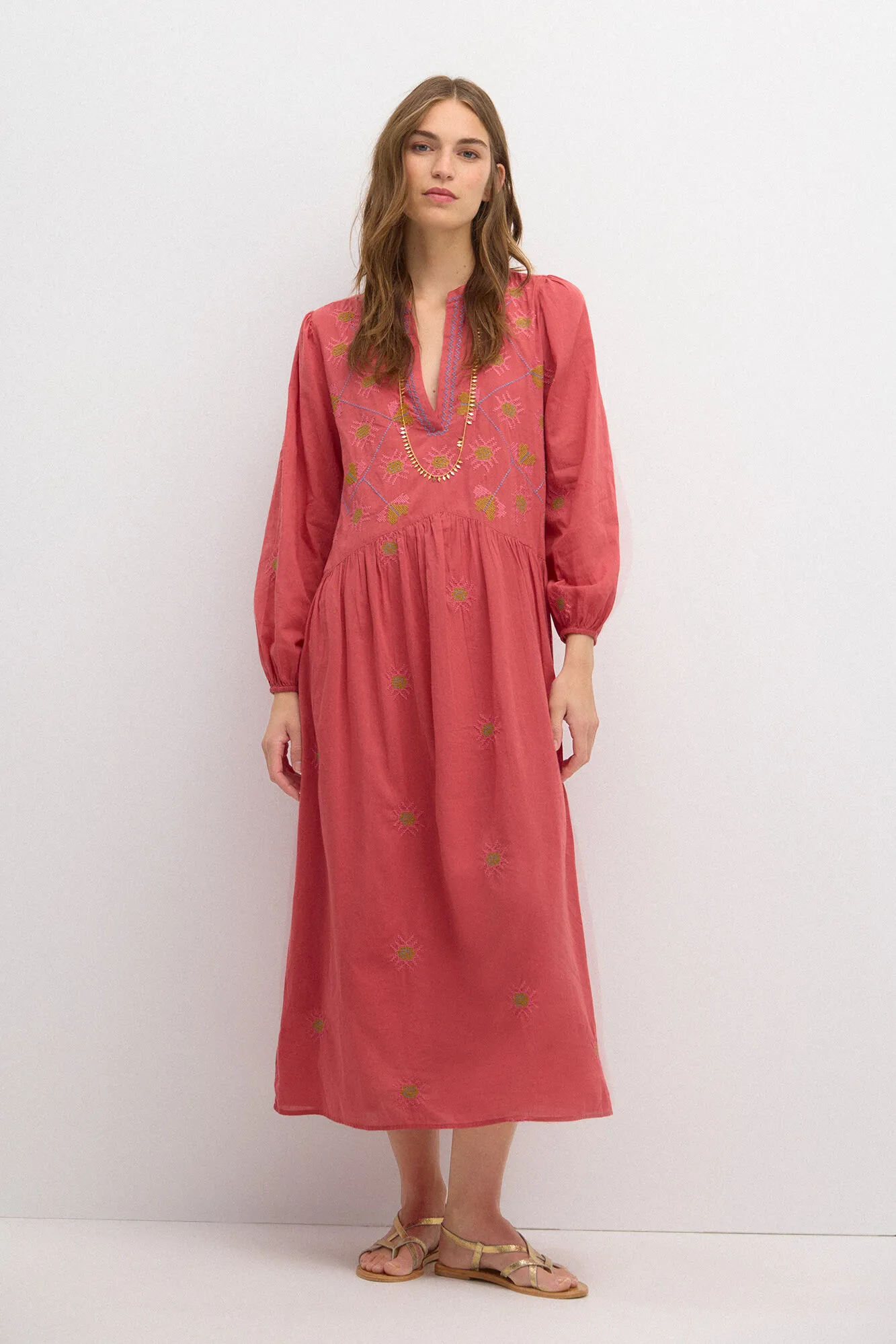 Hoss Intropia Estela. Vestido bordado