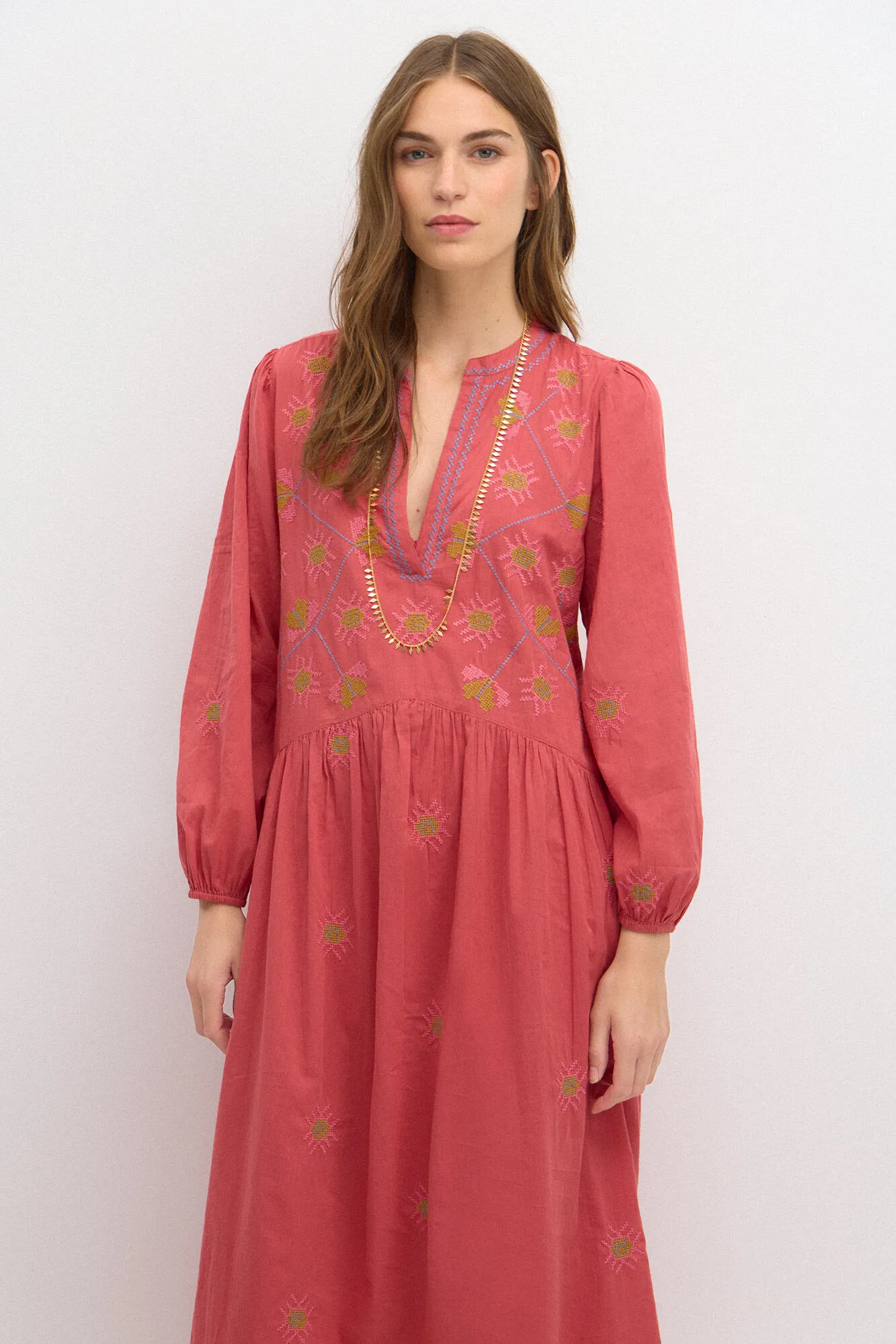 Hoss Intropia Estela. Vestido bordado
