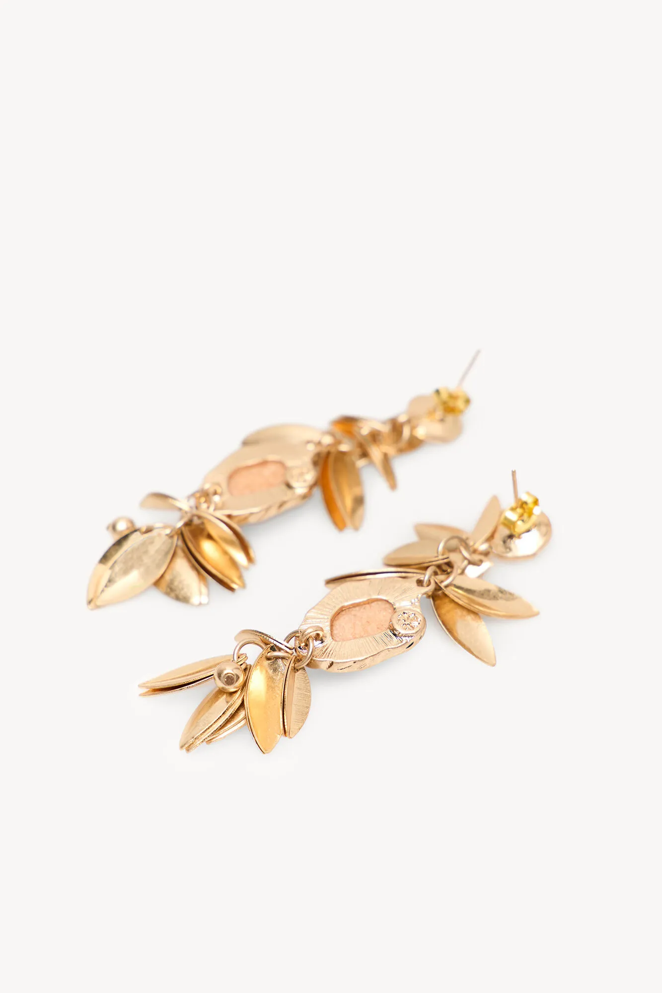 Hoss Intropia Leni.Pendientes hojas
