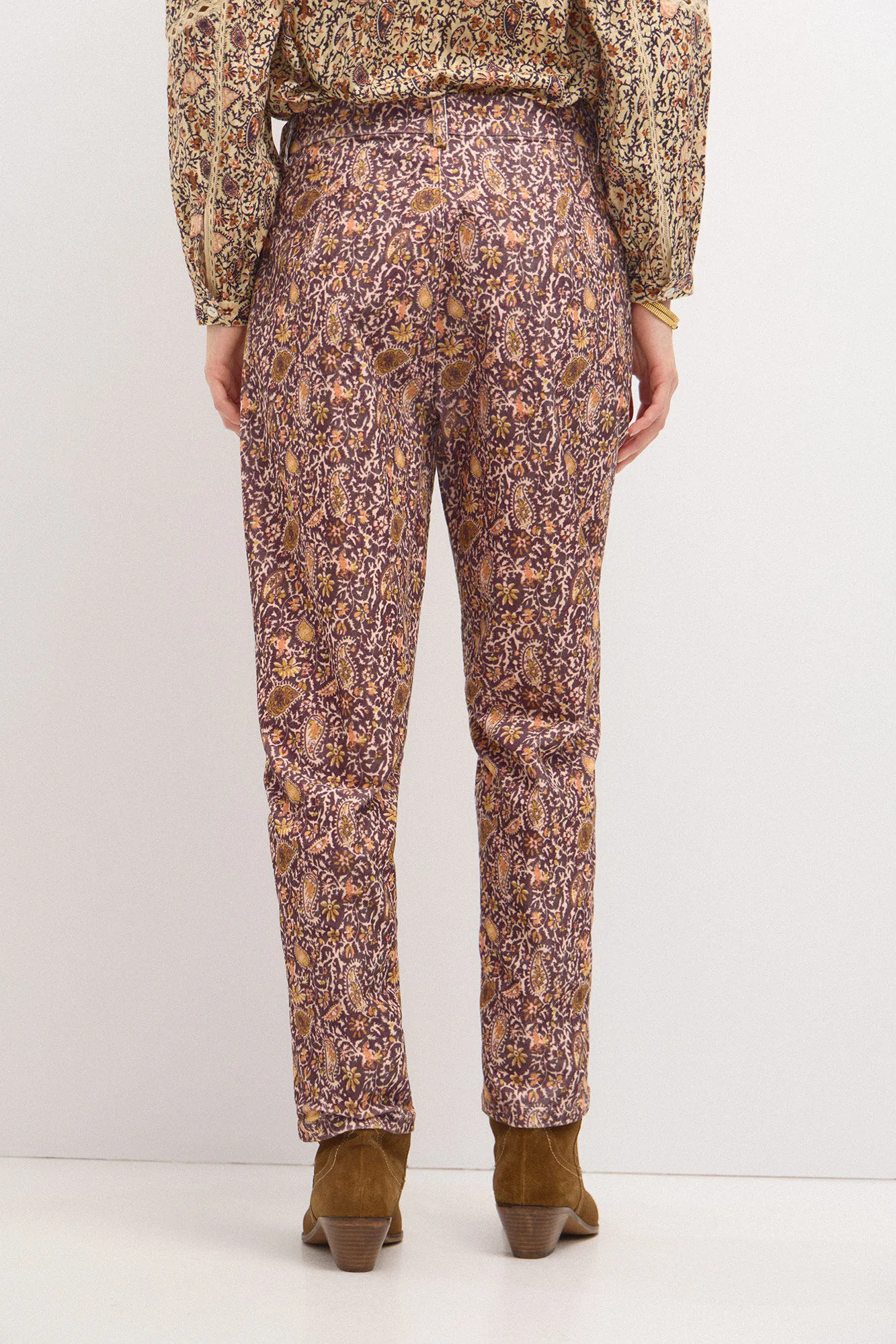 Hoss Intropia Pía. Pantalón de pana estampado