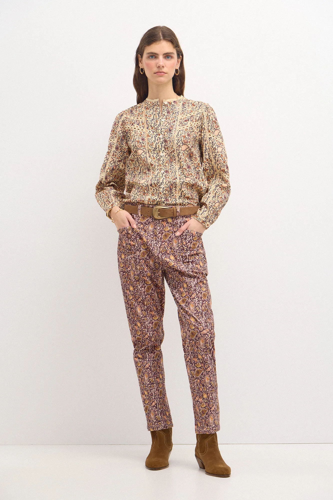 Hoss Intropia Pía. Pantalón de pana estampado