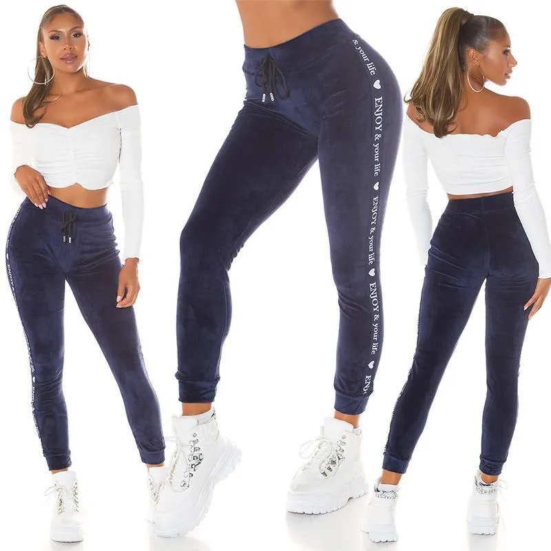Jogger azul con acabado de terciopelo