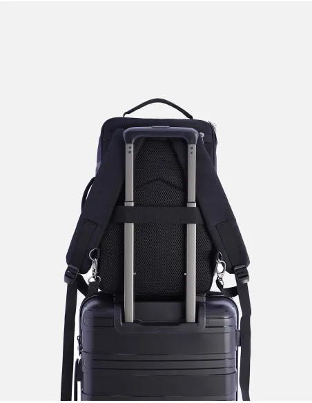 Mochila de viaje unisex de Coronel Tapiocca de color negro con cremallera 40x20x25 cm