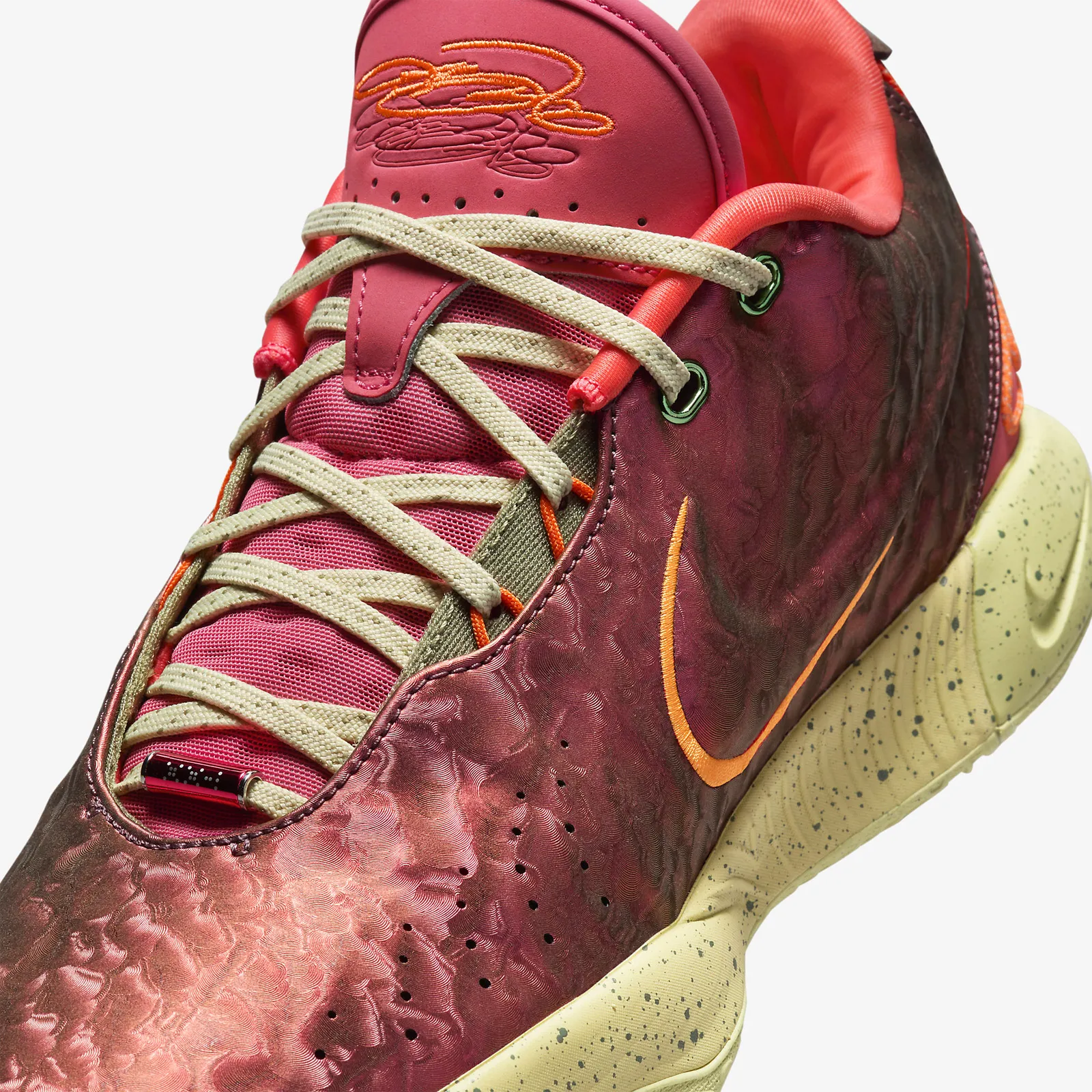 Nike LeBron XXI 