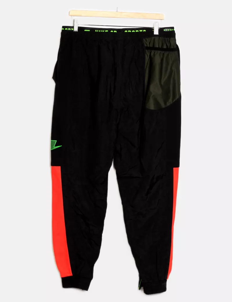 Nike Pantalones de chándal y joggers Anchos