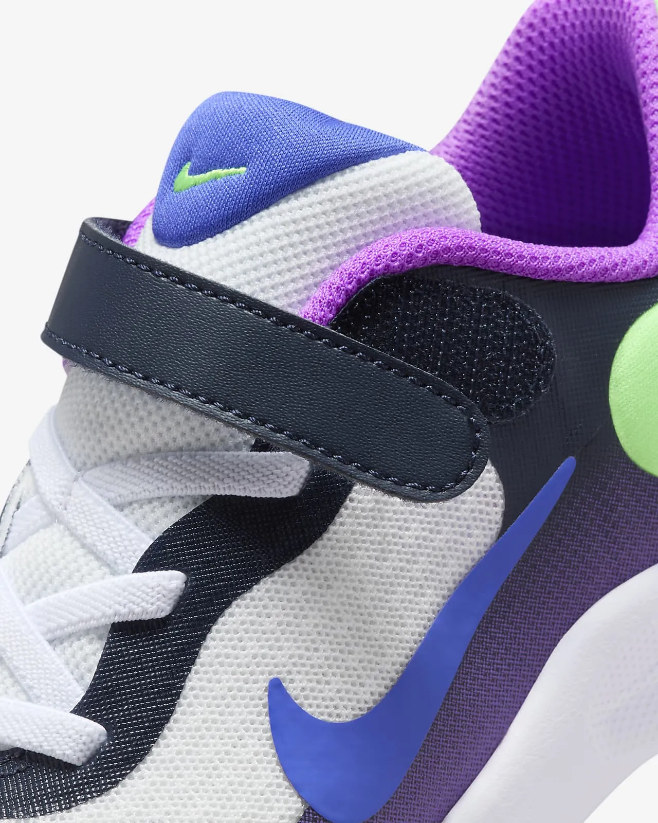Nike Revolution 7