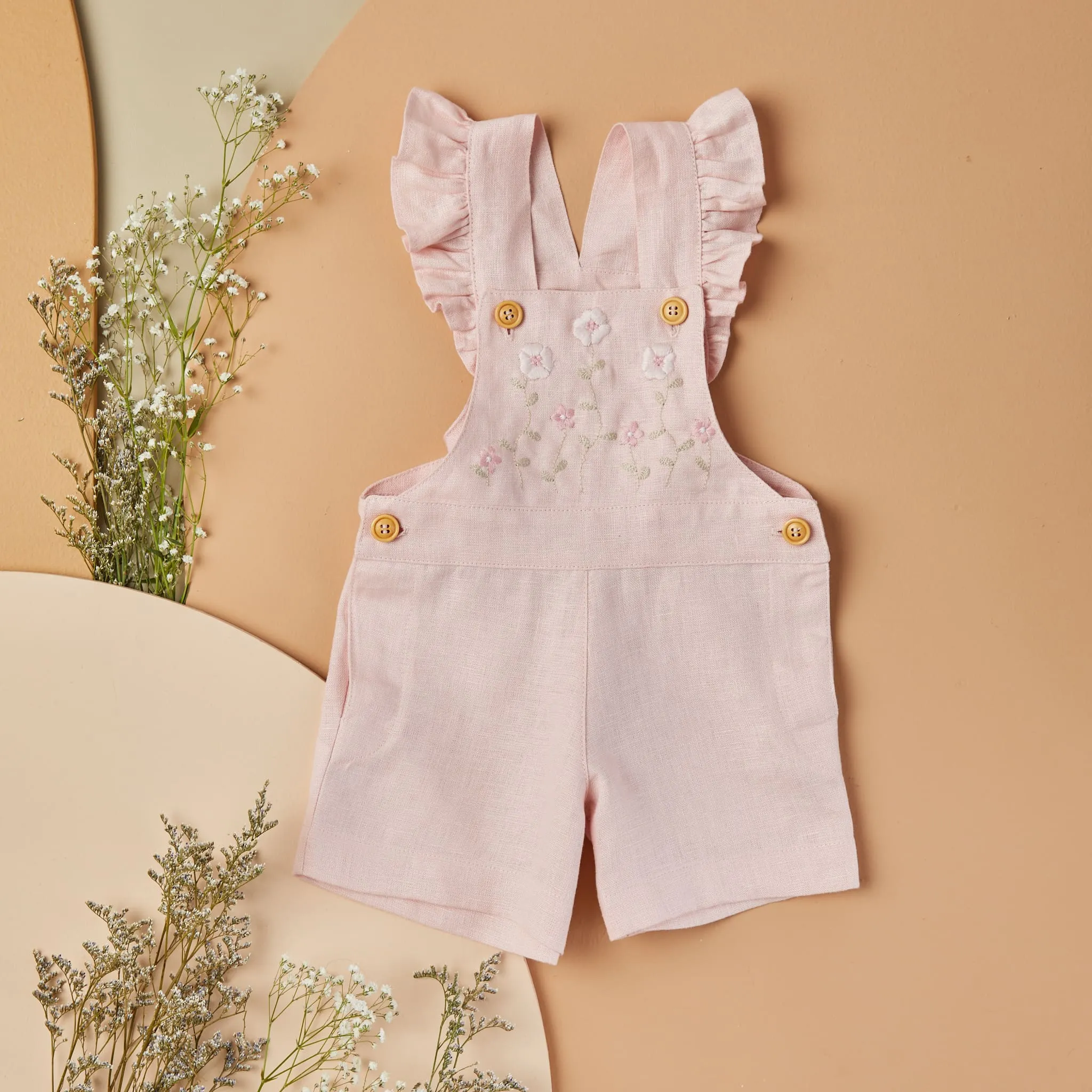 Overall short flores bordadas
