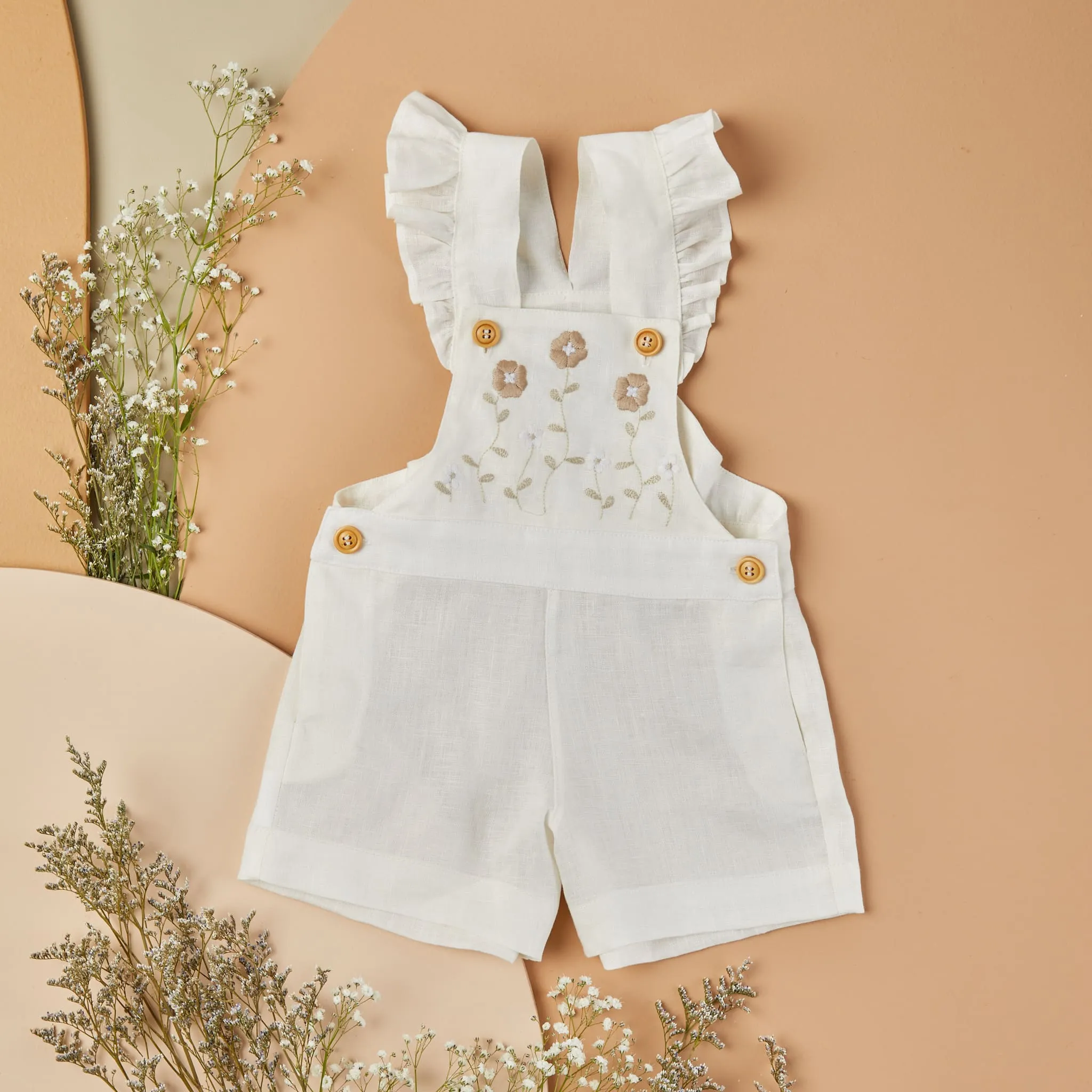 Overall short flores bordadas