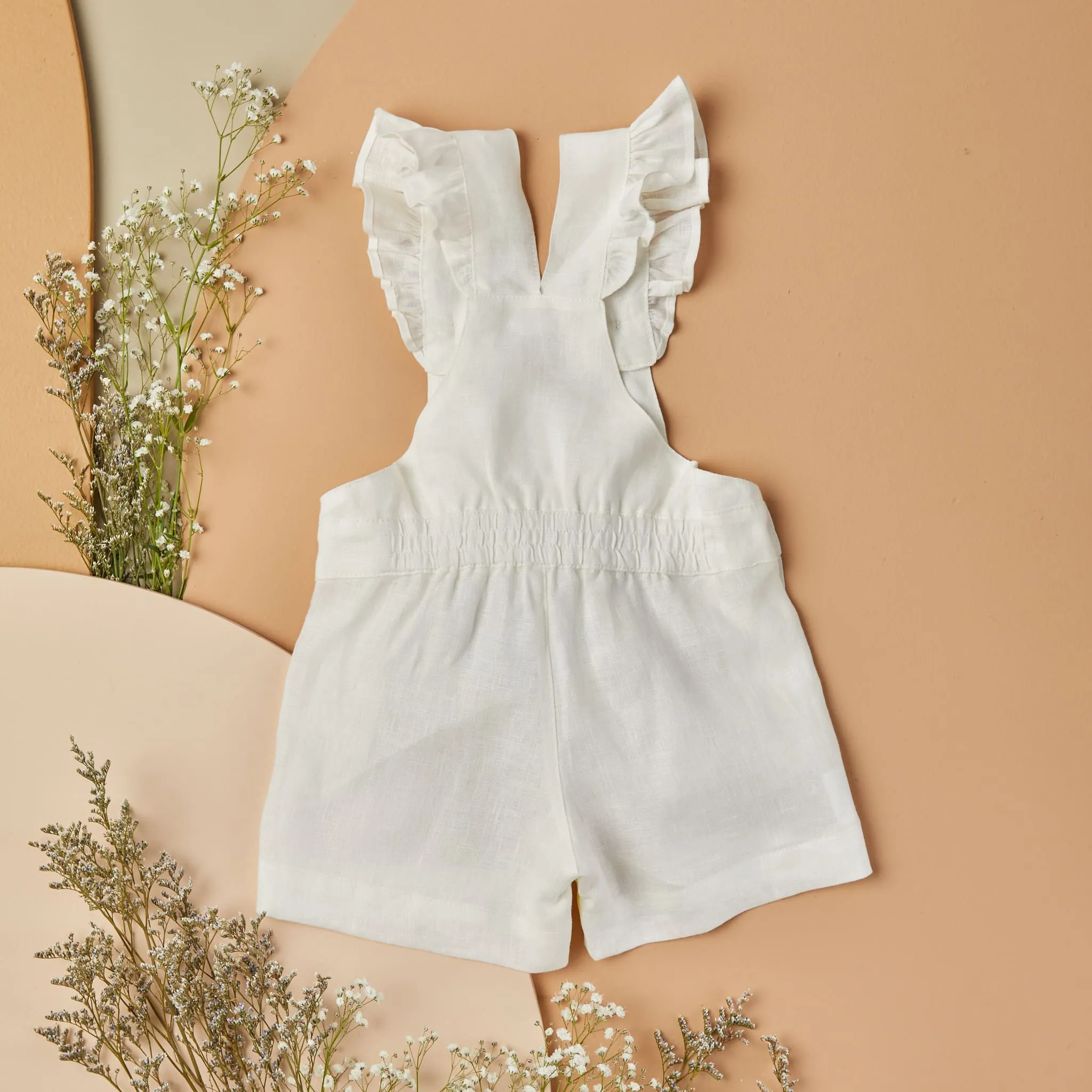 Overall short flores bordadas