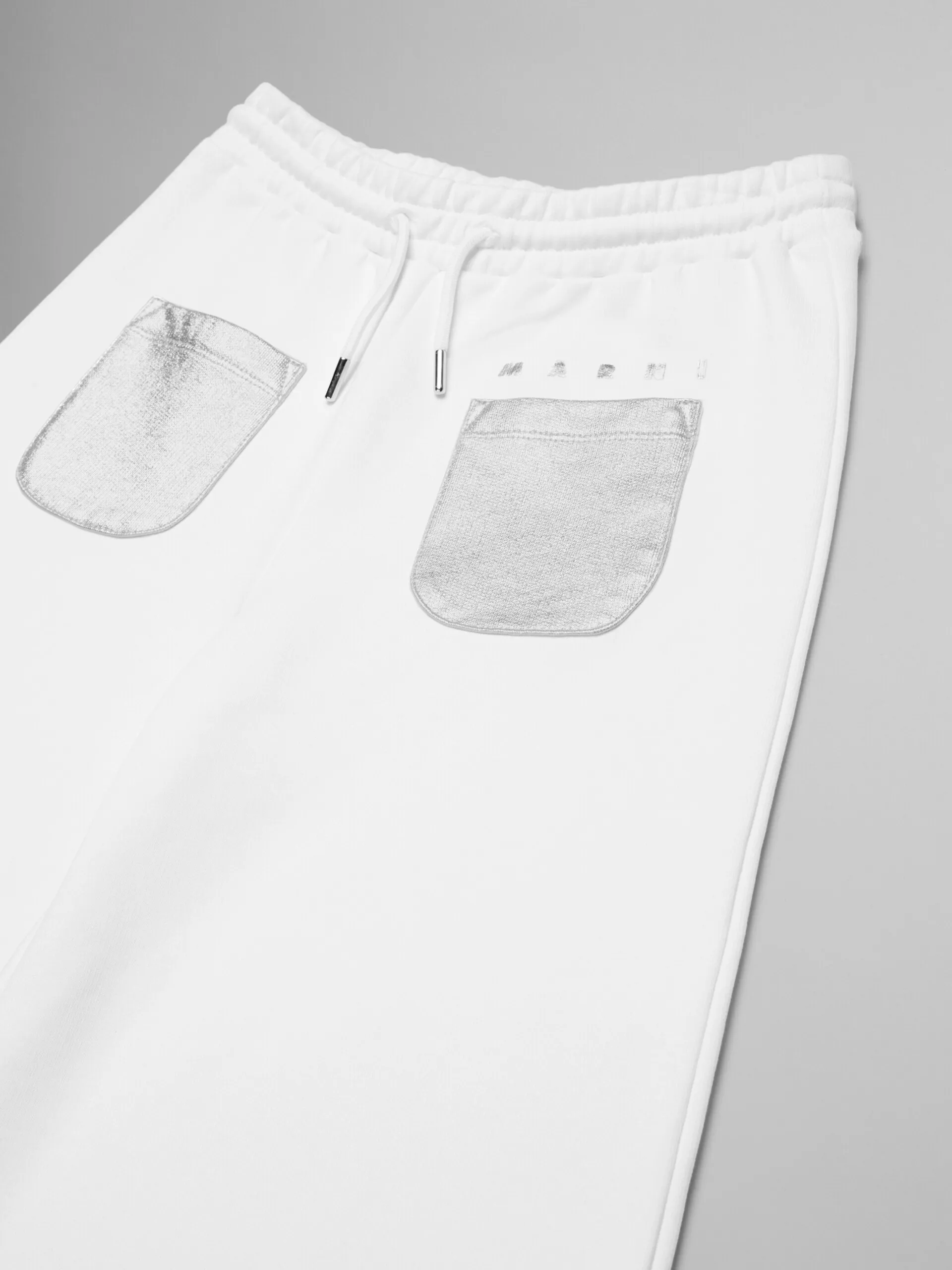 Pantalones anchos blancos de felpa con bolsillos