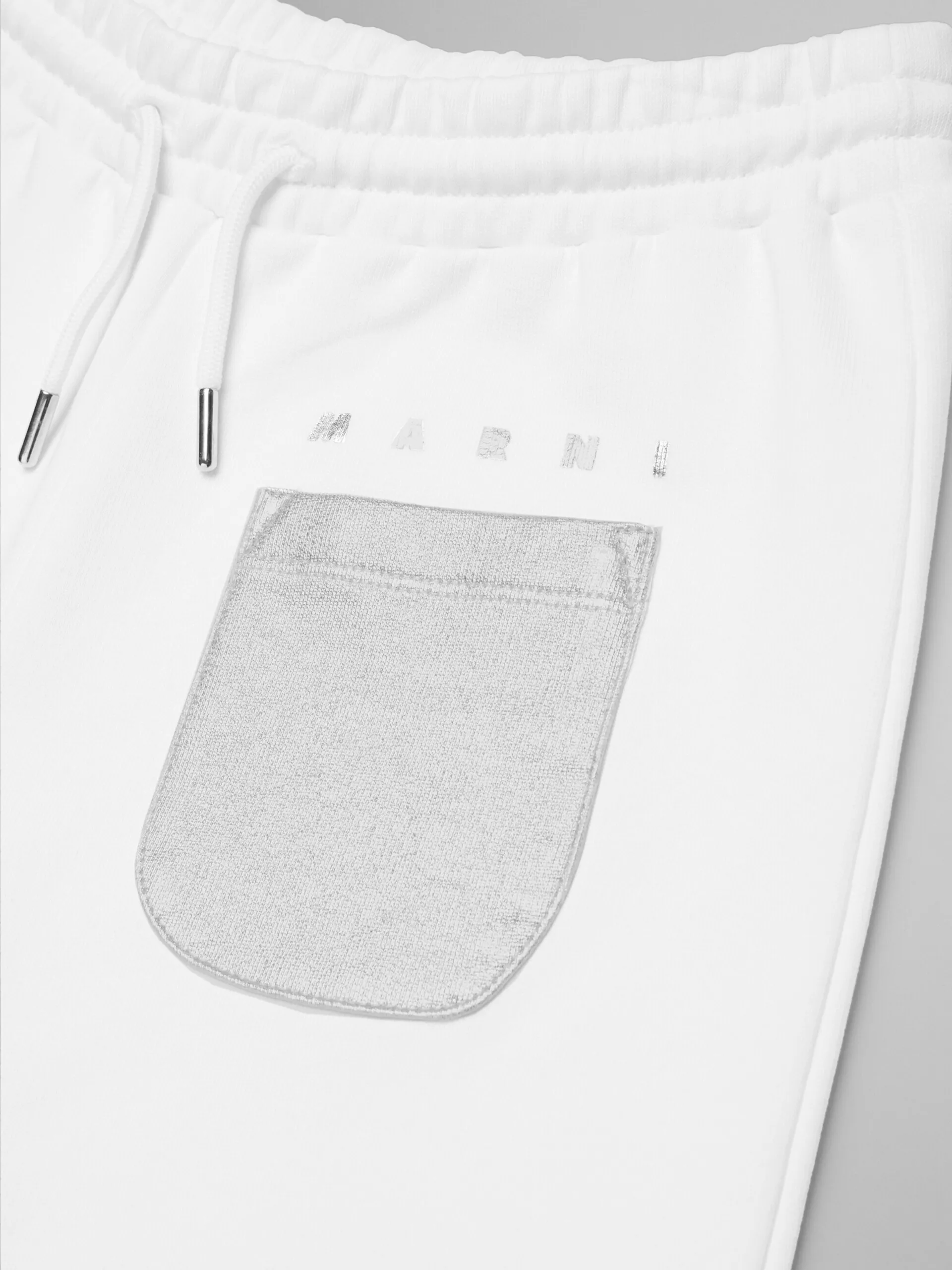 Pantalones anchos blancos de felpa con bolsillos