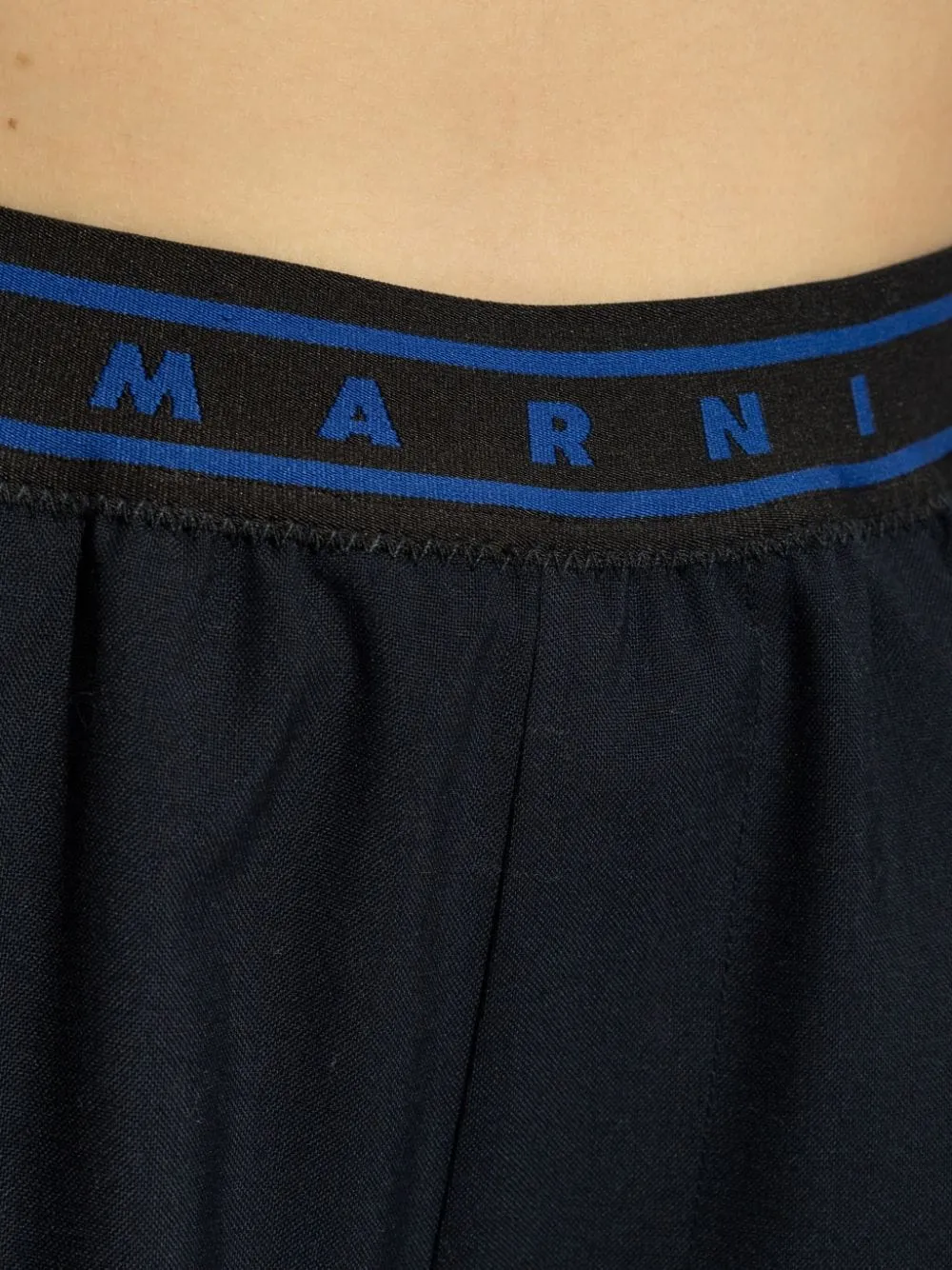 Pantalones anchos con cintura elástica