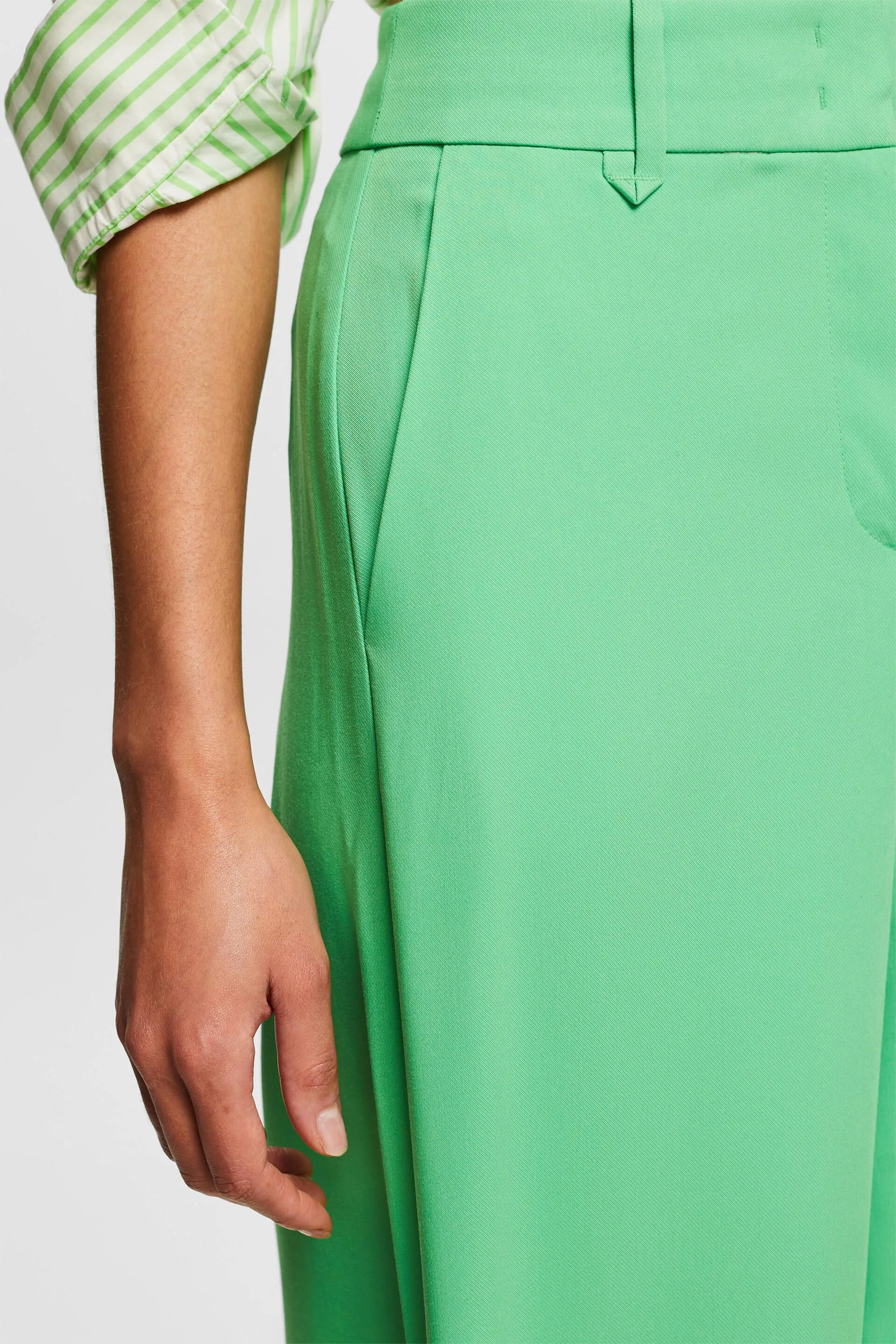 Pantalones anchos de sarga