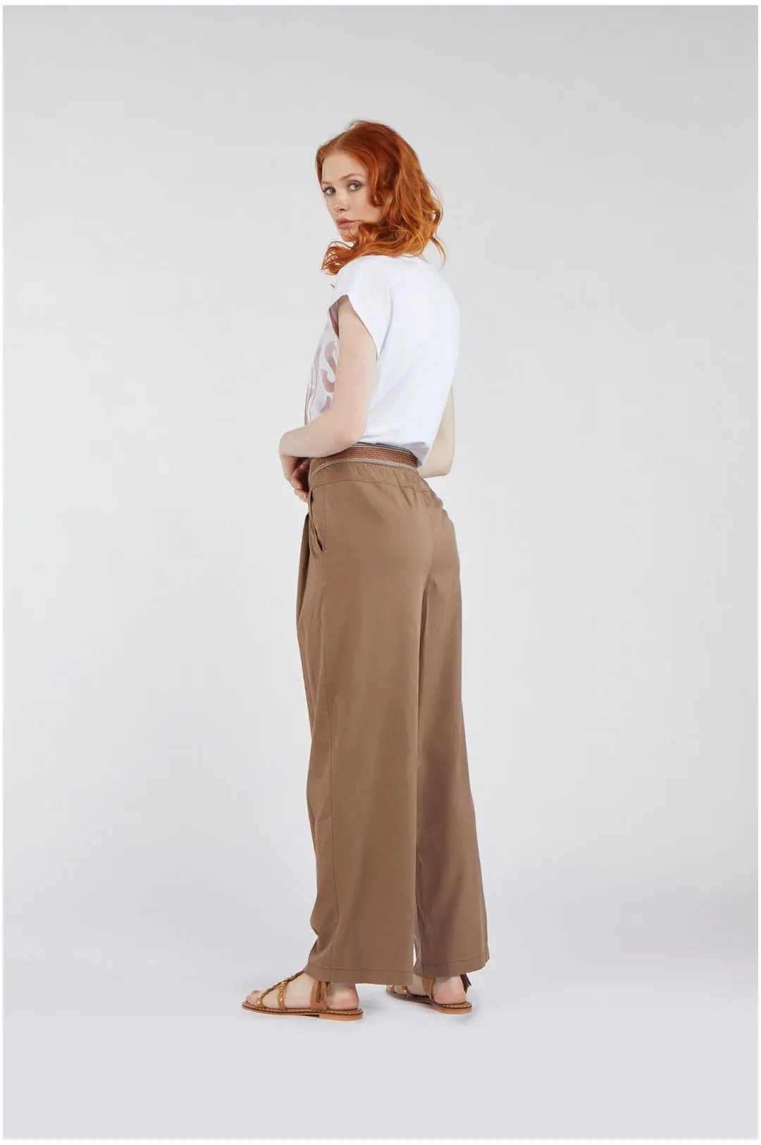 pantalones anchos en tejido técnico