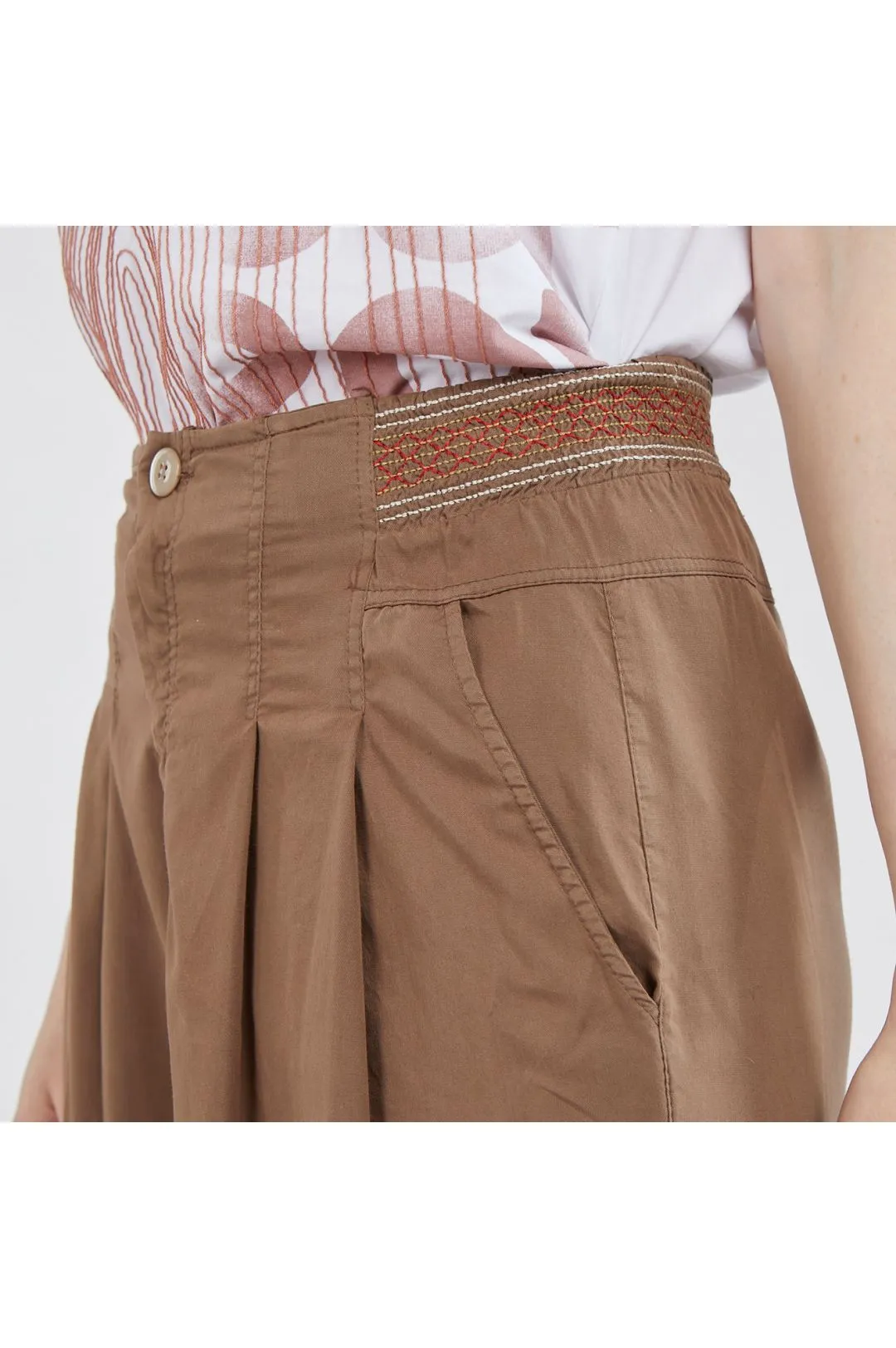 pantalones anchos en tejido técnico