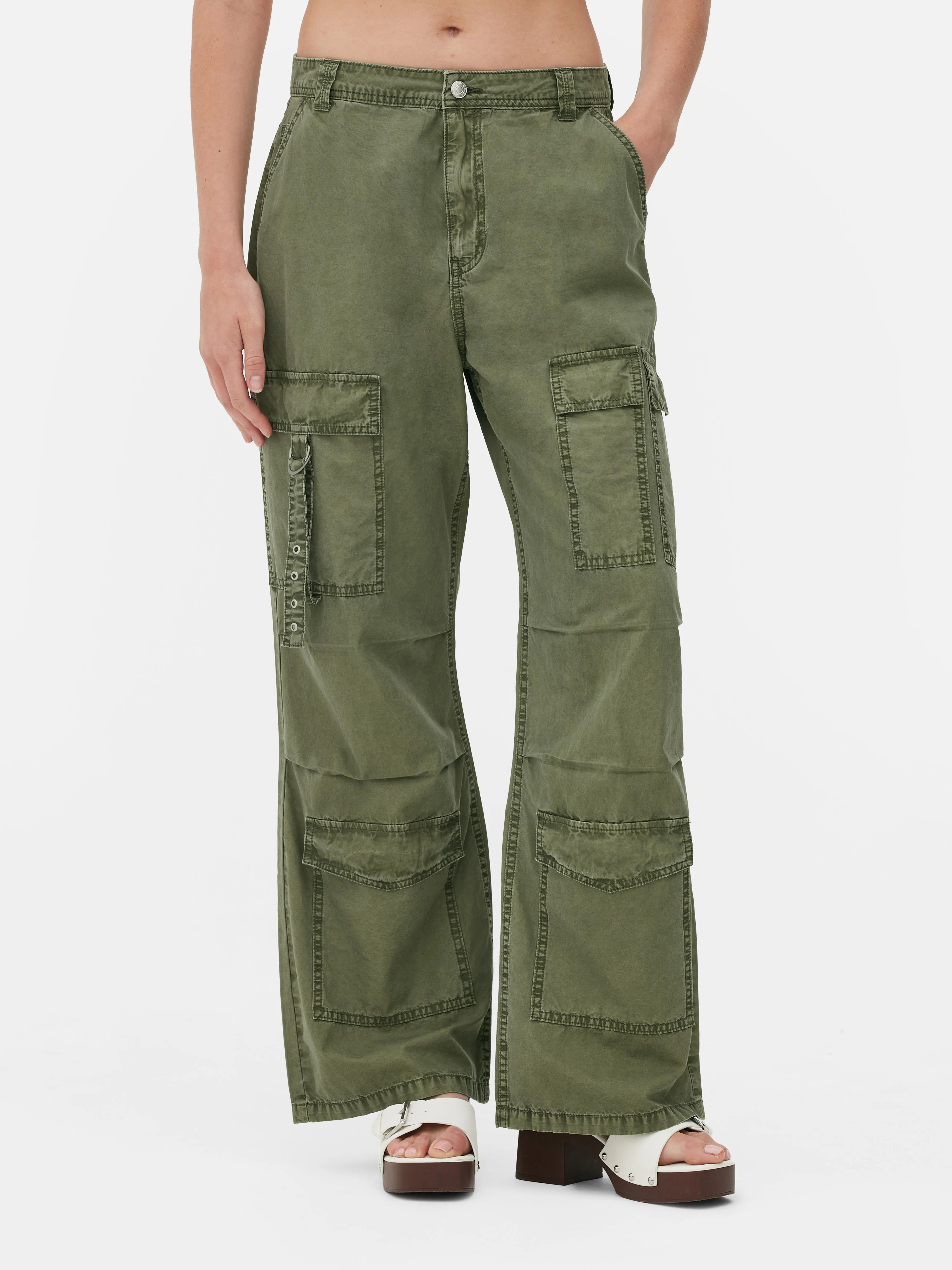 Pantalones cargo de pernera ancha de Rita Ora