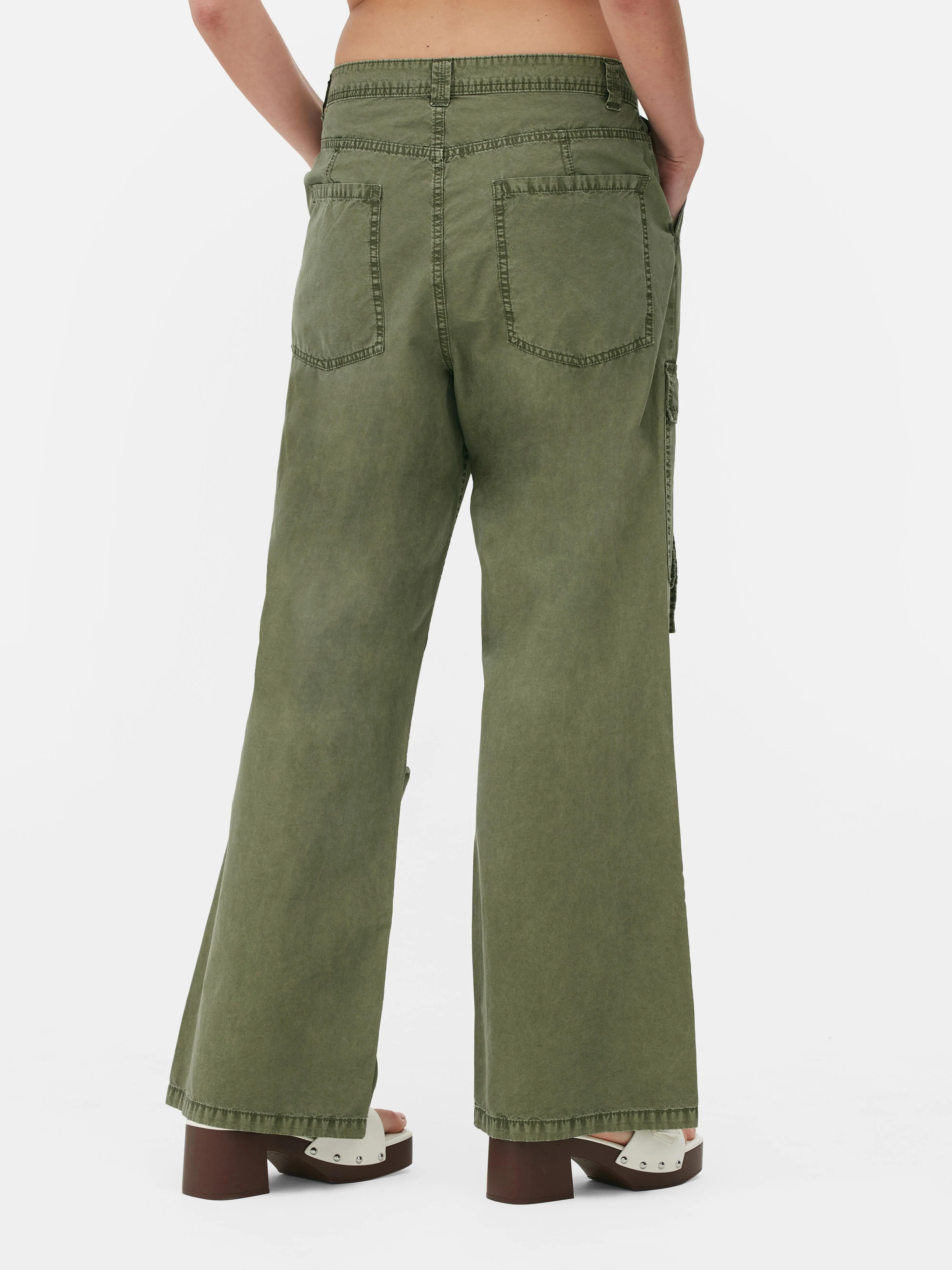 Pantalones cargo de pernera ancha de Rita Ora