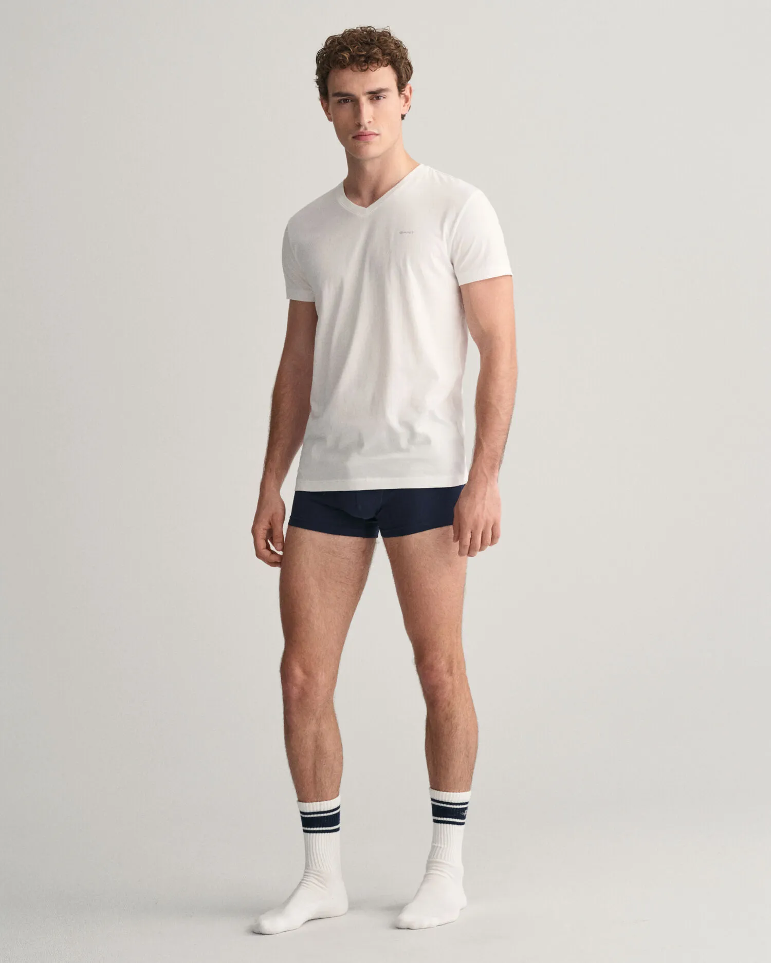 Paquete de dos camisetas de cuello de pico
