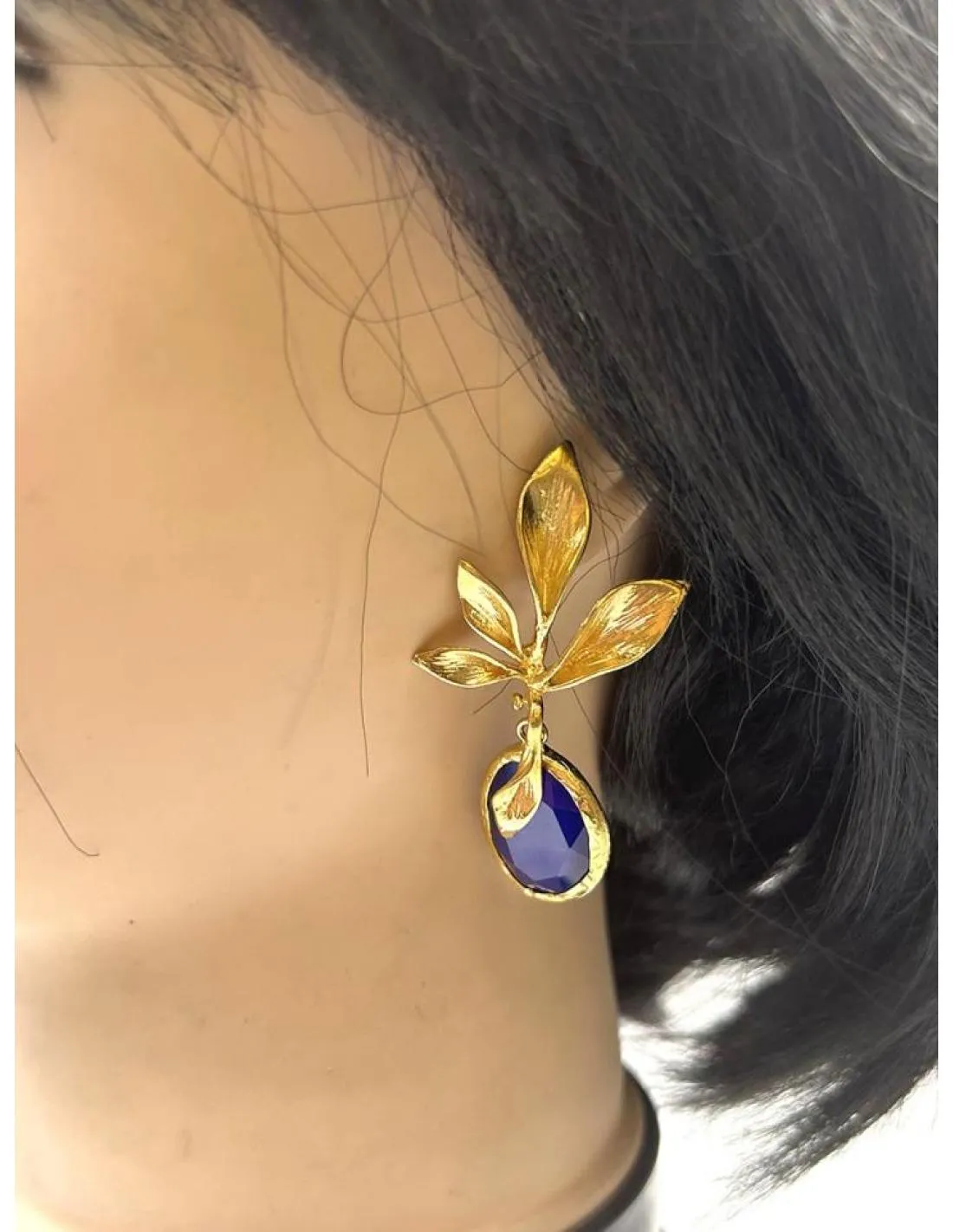 PENDIENTES BODA DE PIEDRAS AZULONAS Y DORADOS MUY ELEGANTES