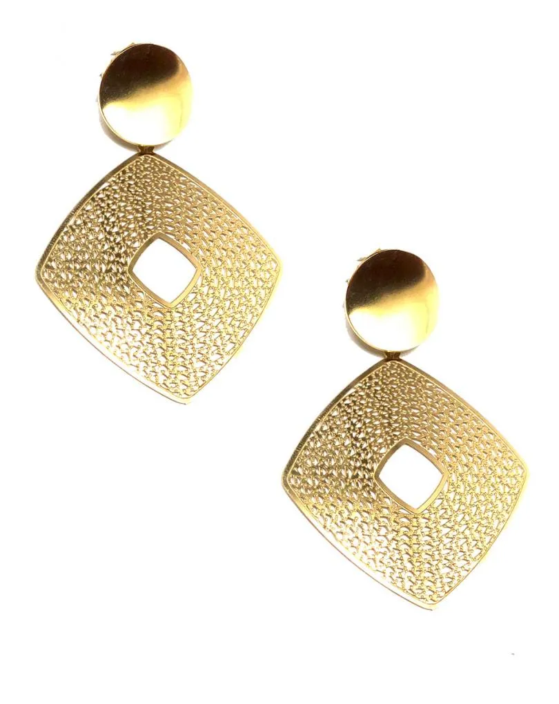 PENDIENTES LARGOS DORADOS CON DISEÑO CUADRADO CALADO