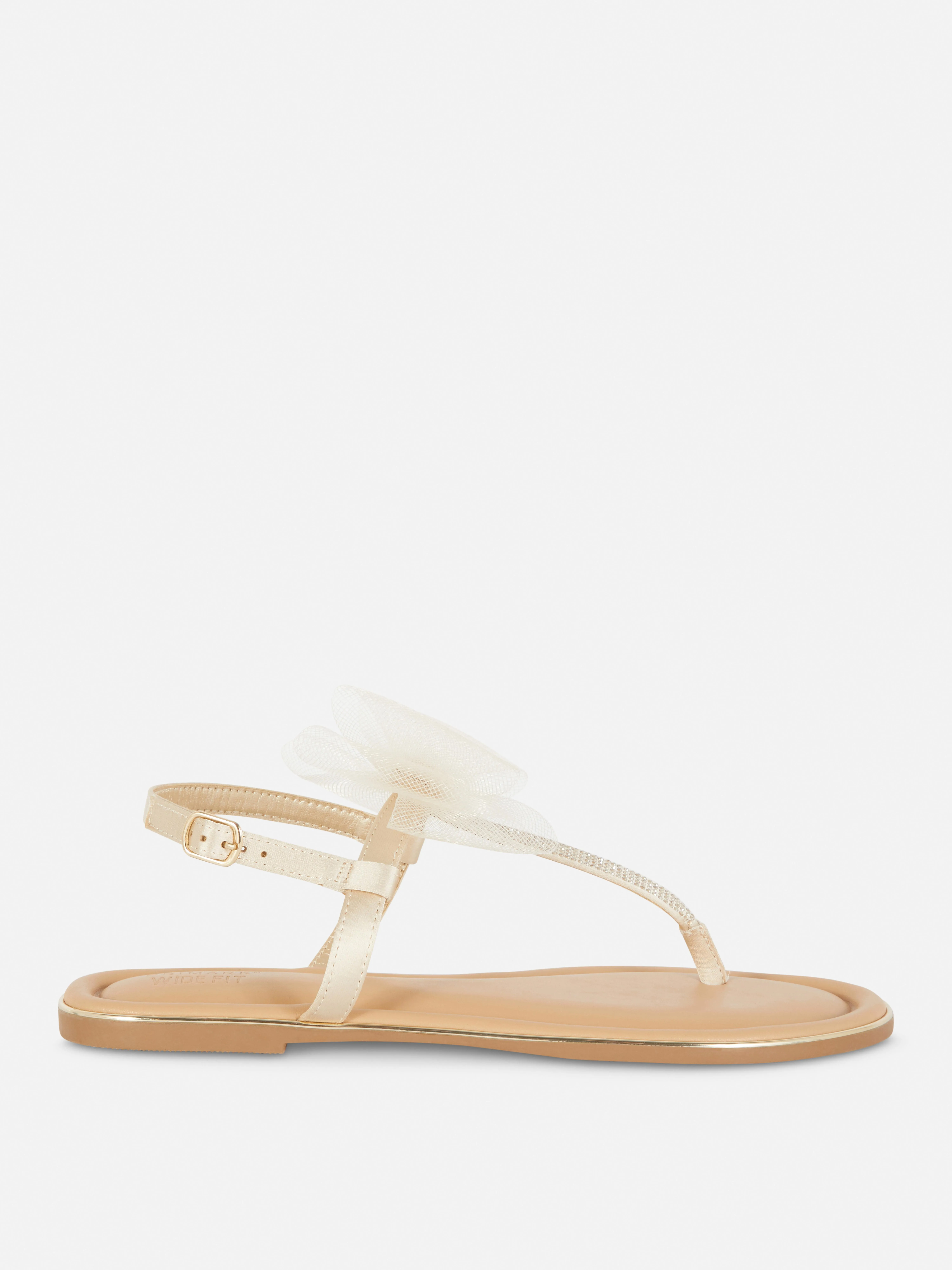Sandalias de horma ancha con lazo de malla
