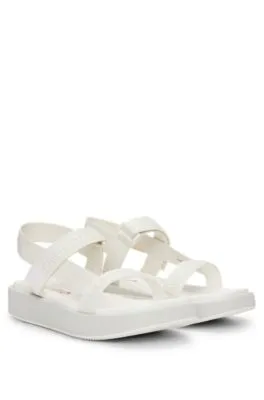 Sandalias de tiras de la marca con logo apilado