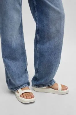Sandalias de tiras de la marca con logo apilado